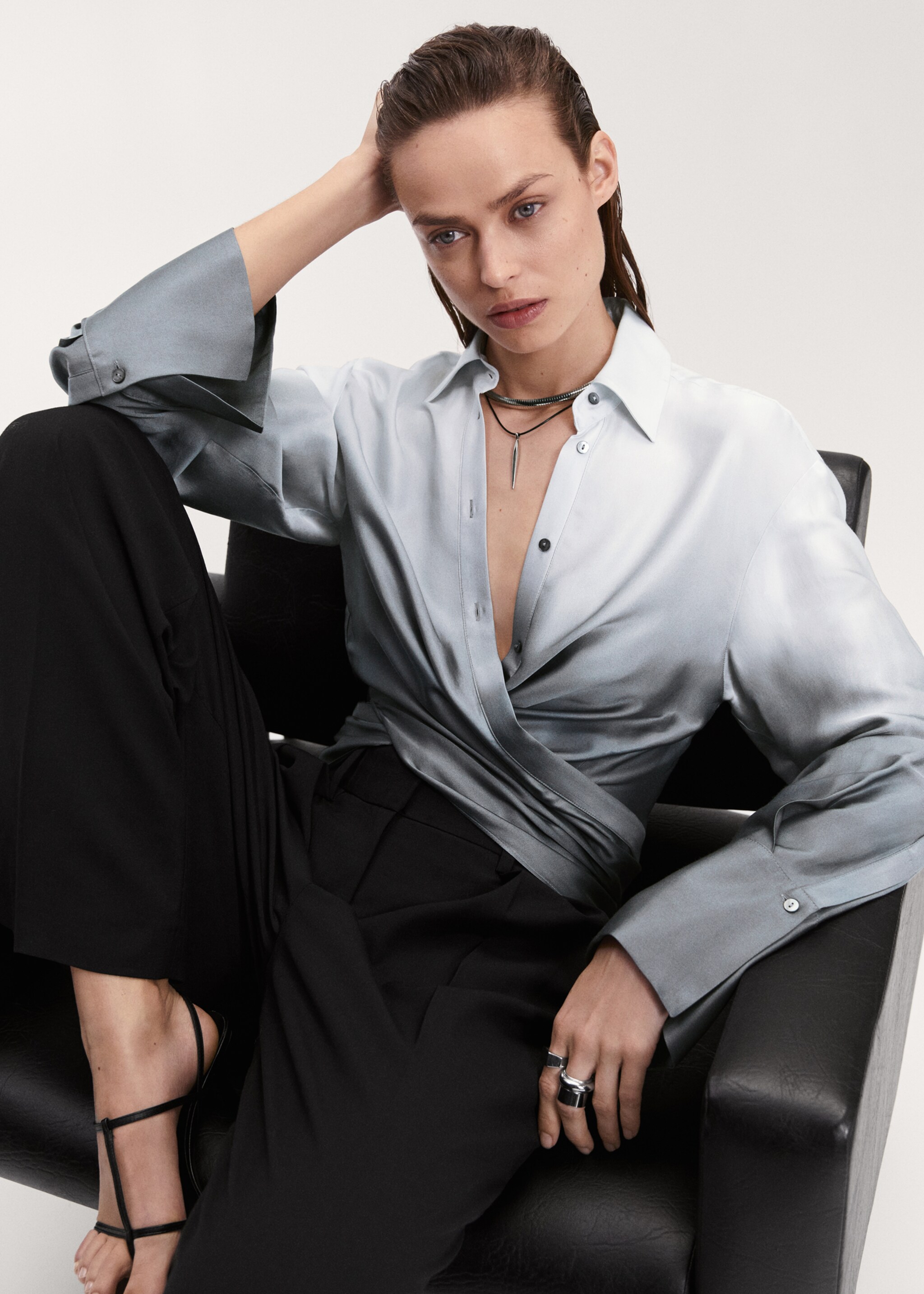 Gradient double-breasted shirt - Details of the article 2, Grey. Ref: 47064427-00.
