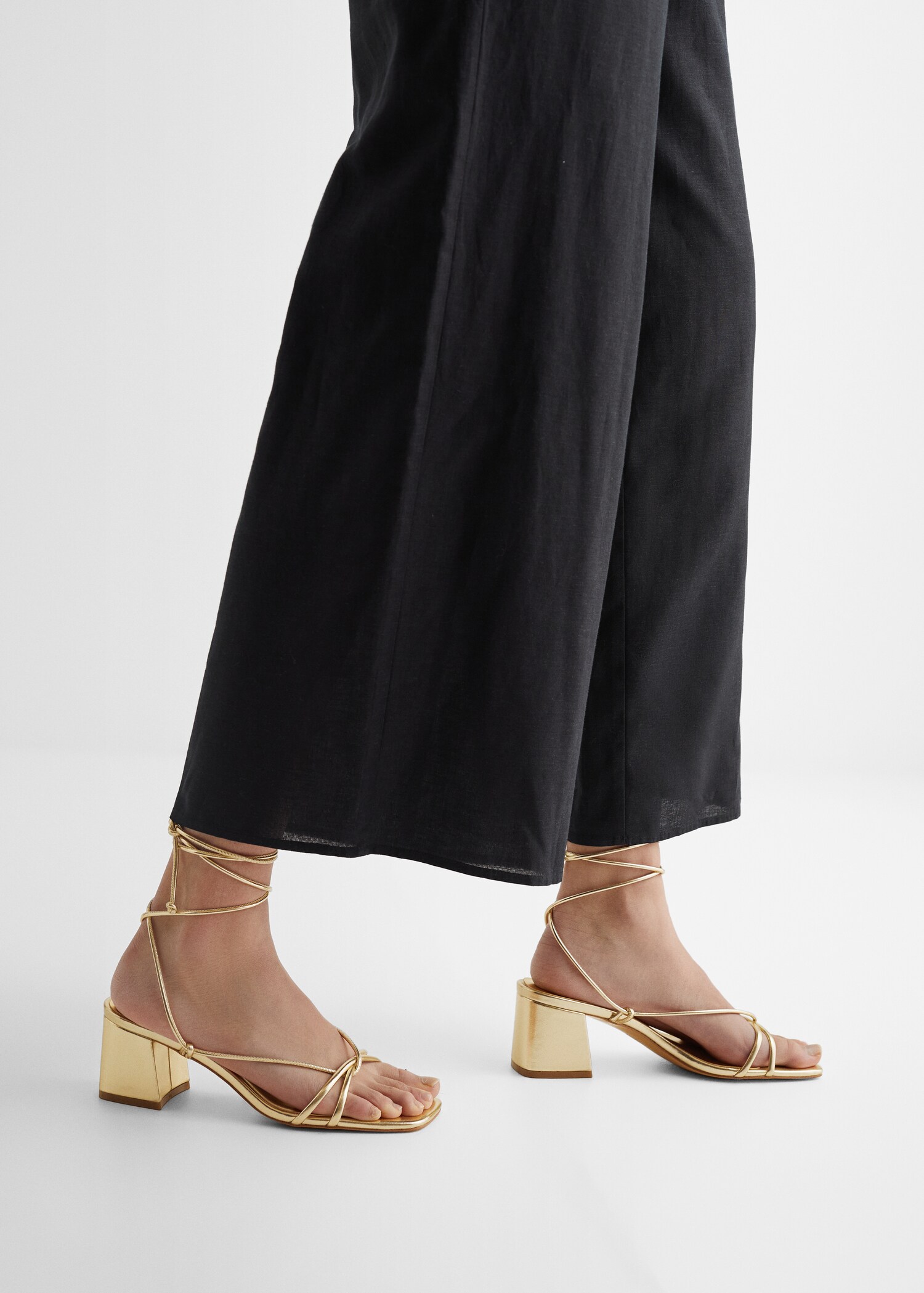 Criss-cross straps sandals - Details of the article 3