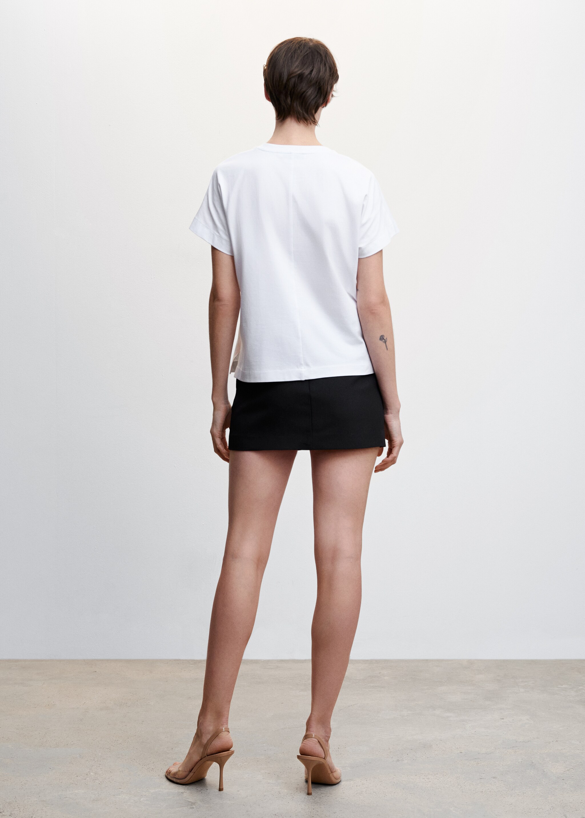 Short-sleeved cotton t-shirt - Reverse of the article