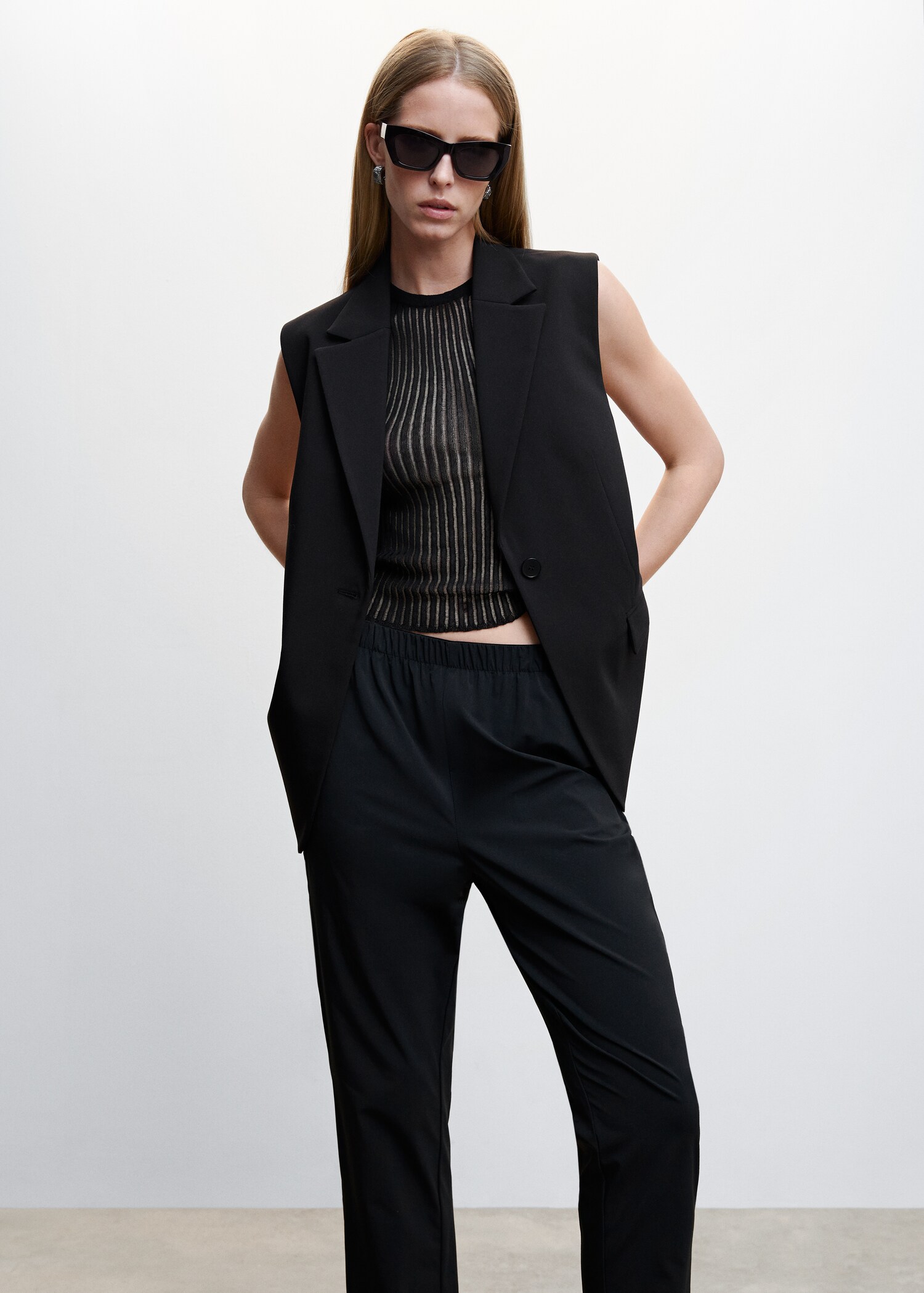 Pantaloni fluizi cu betelie elastică - Detaliu al articolului 1