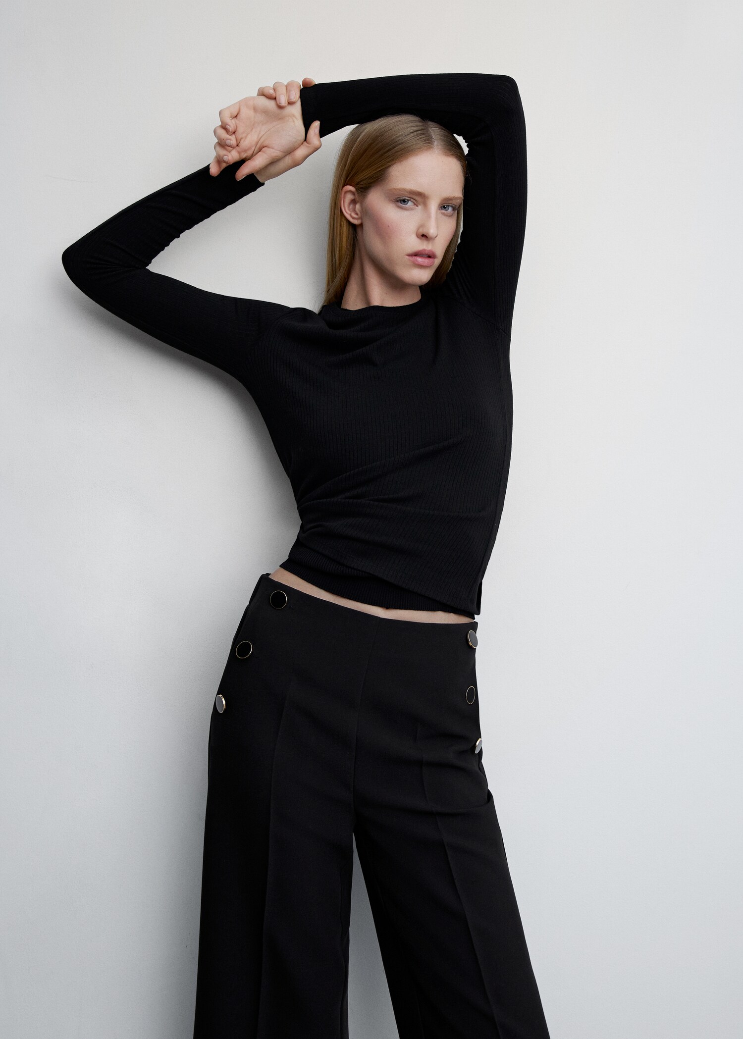 Cropped button trousers - Details of the article 2