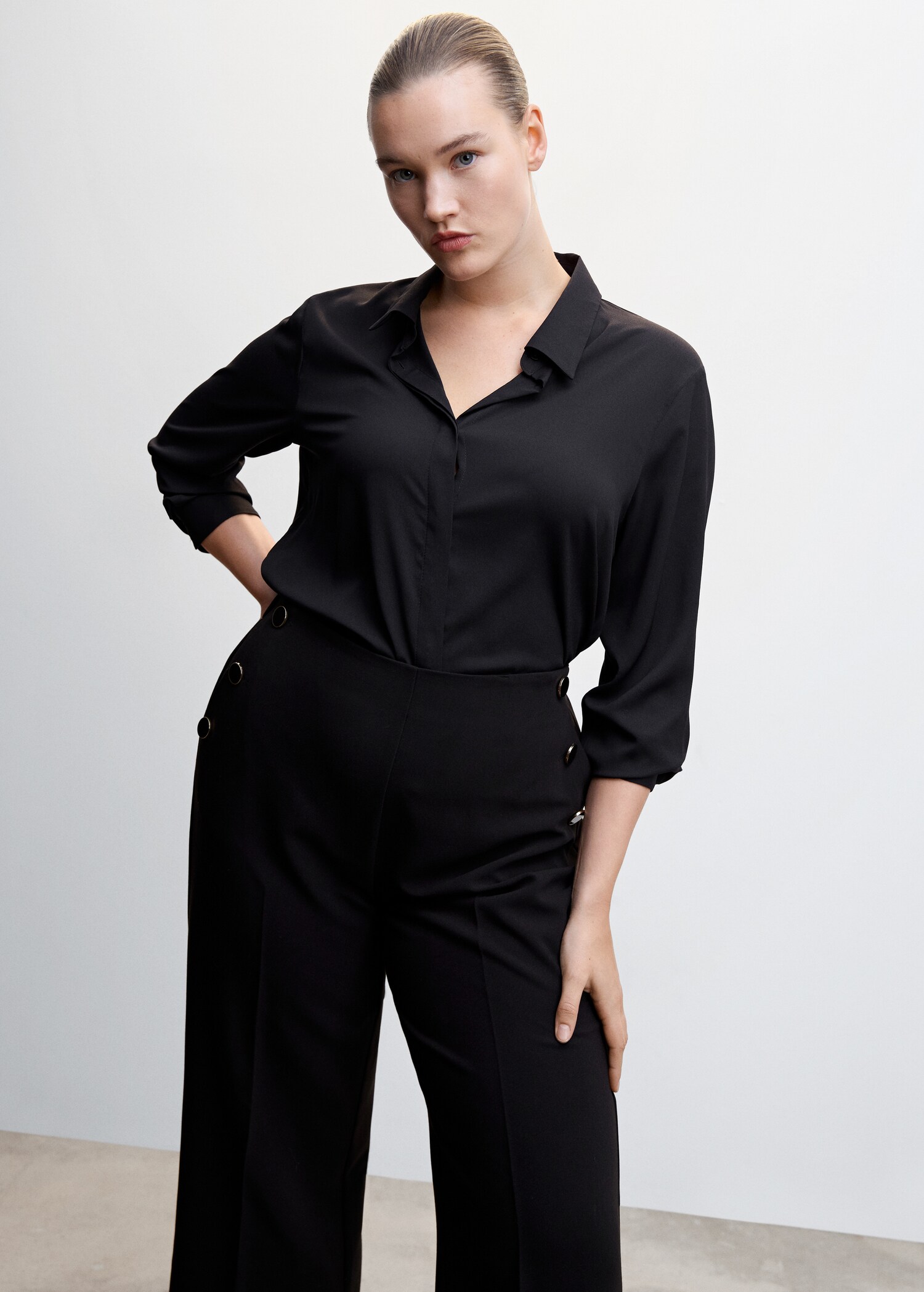 Cropped button trousers - Details of the article 5