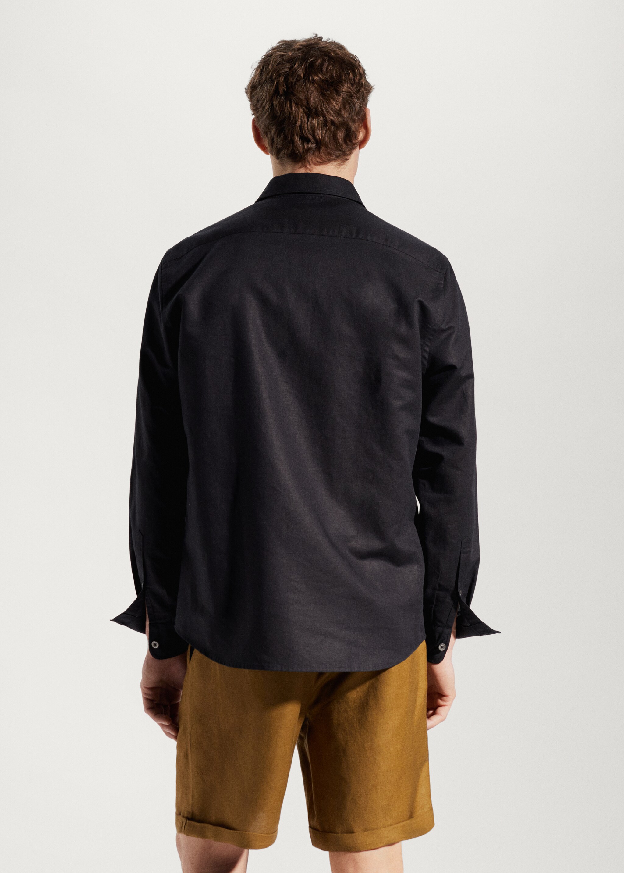 Camisa regular fit lino bolsillos - Reverso del artículo