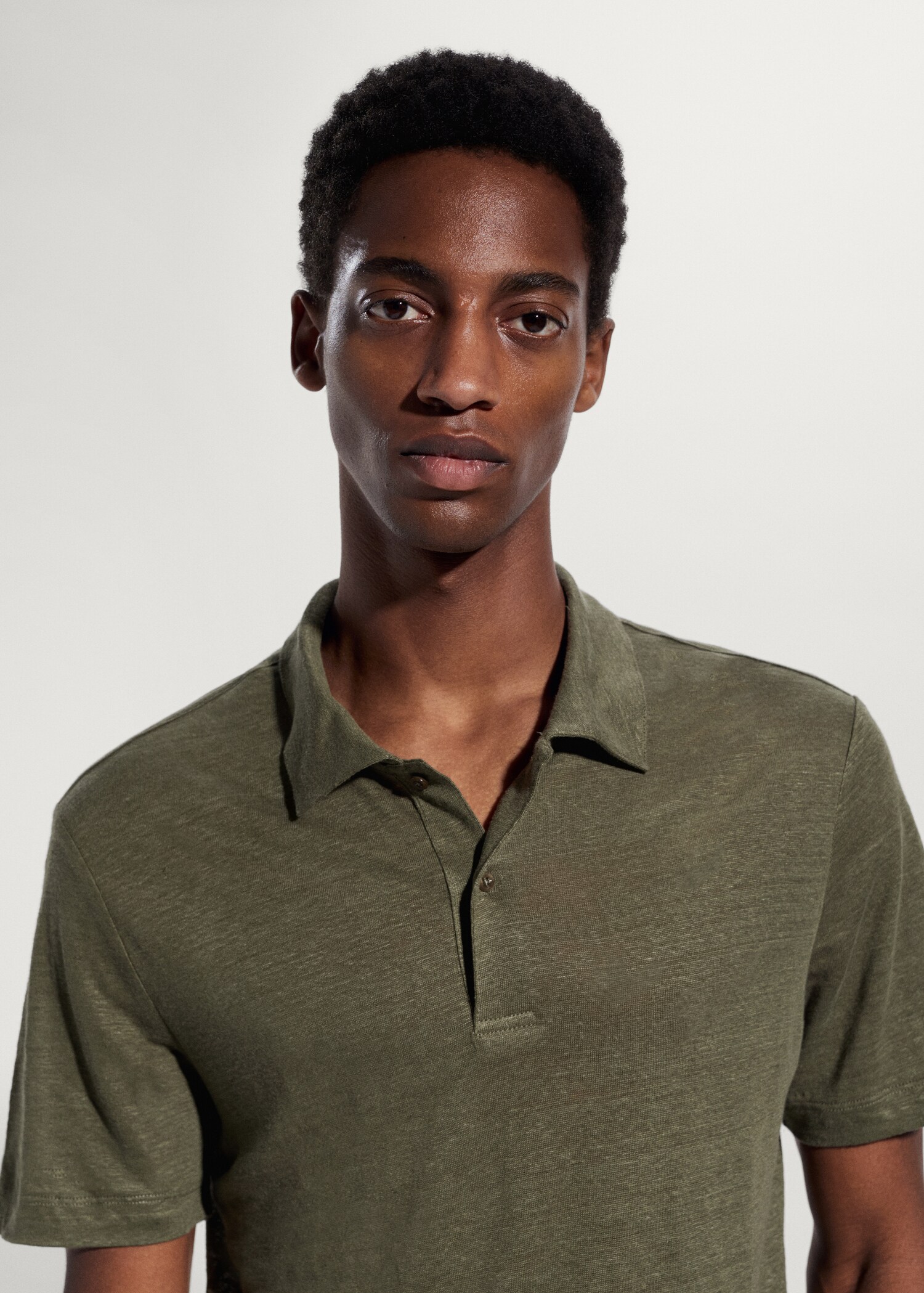 Slim fit 100% linen polo shirt - Details of the article 1