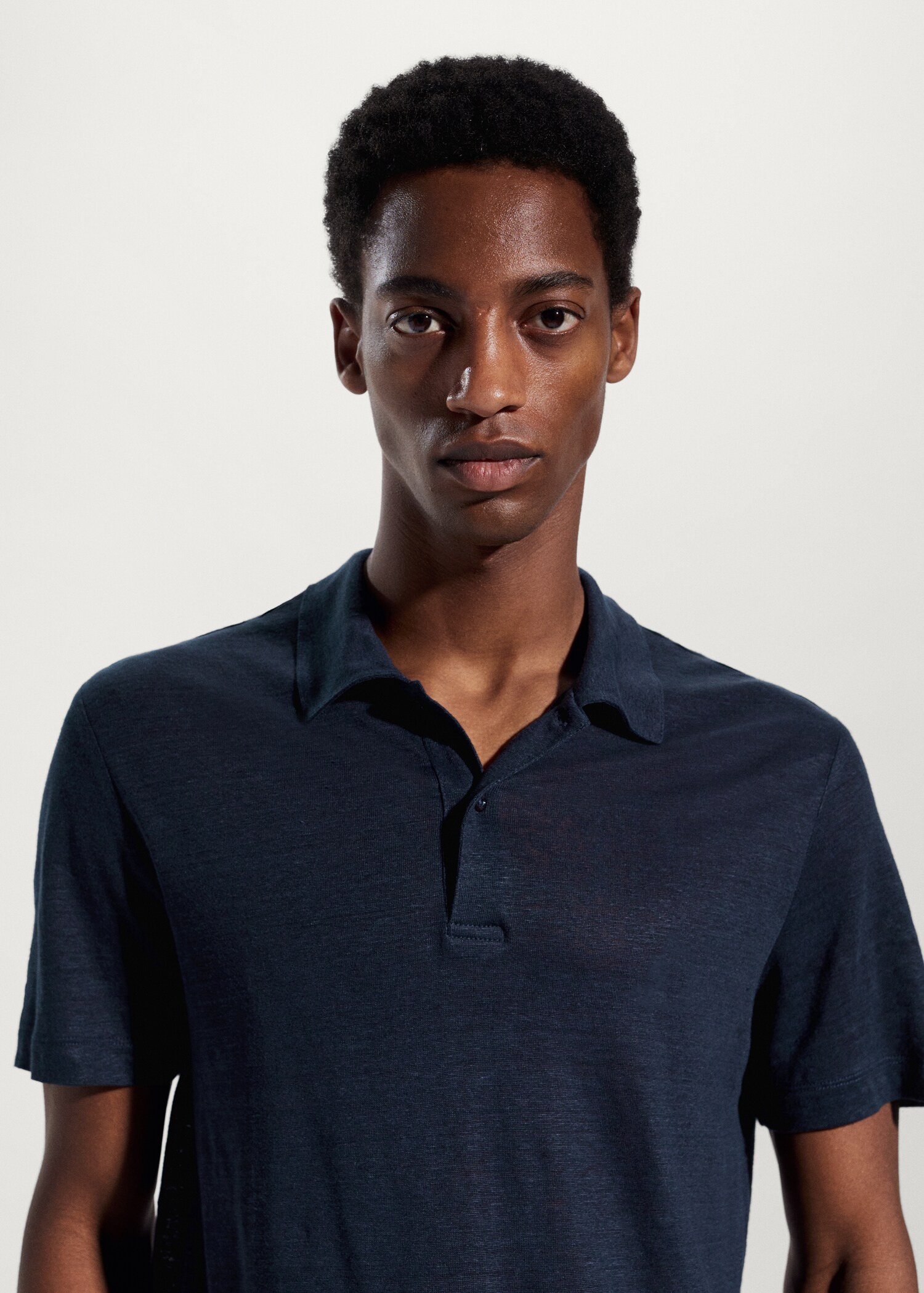 Slim Fit-Poloshirt aus 100 % Leinen - Detail des Artikels 1