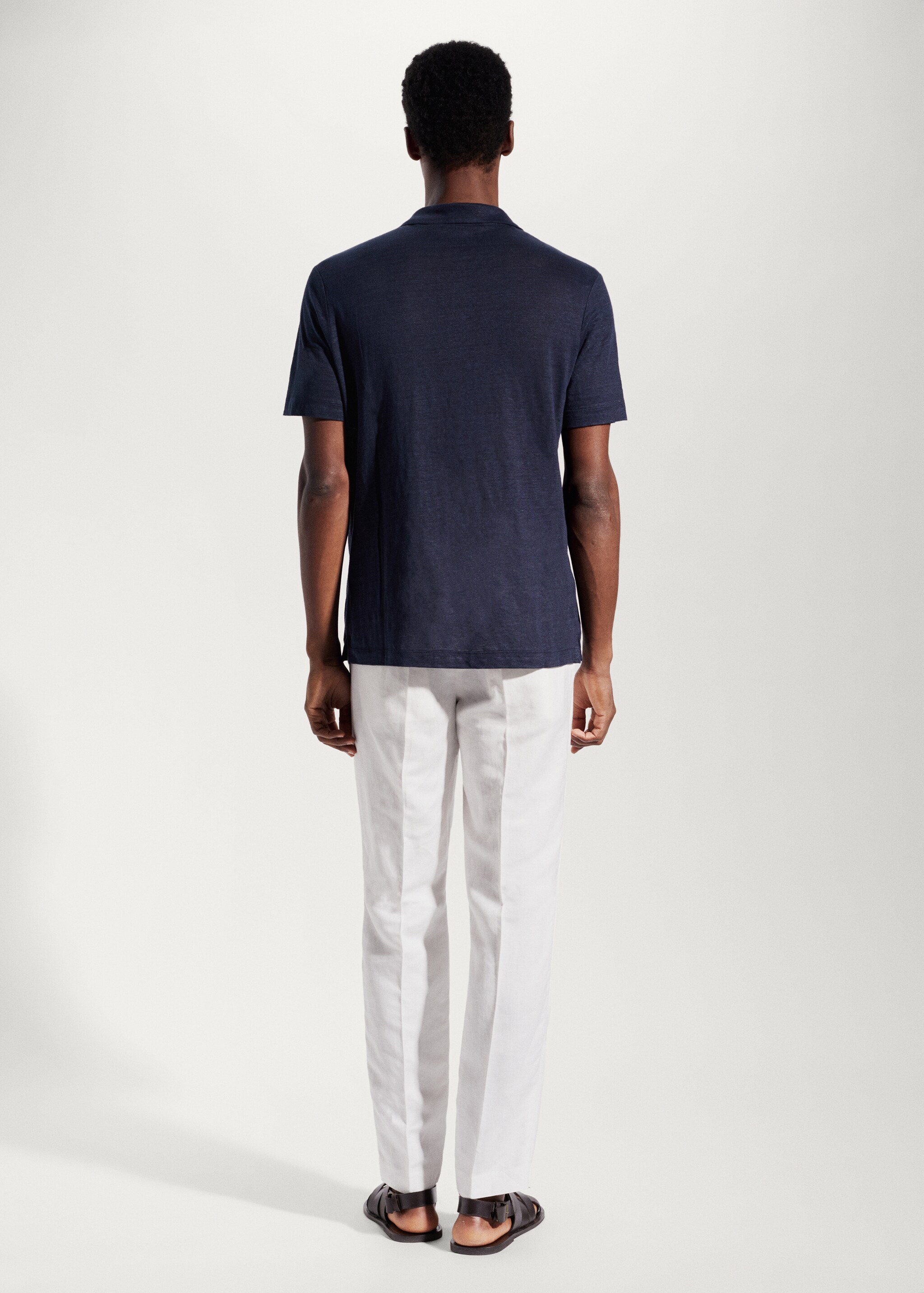 Slim Fit-Poloshirt aus 100 % Leinen - Rückseite des Artikels