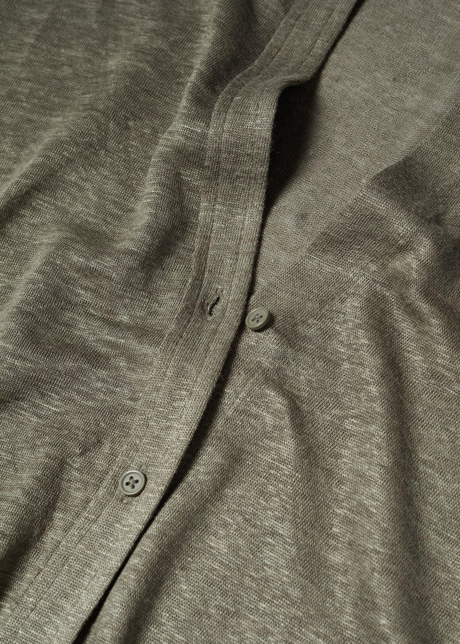 V-neck linen shirt - Details of the article 8