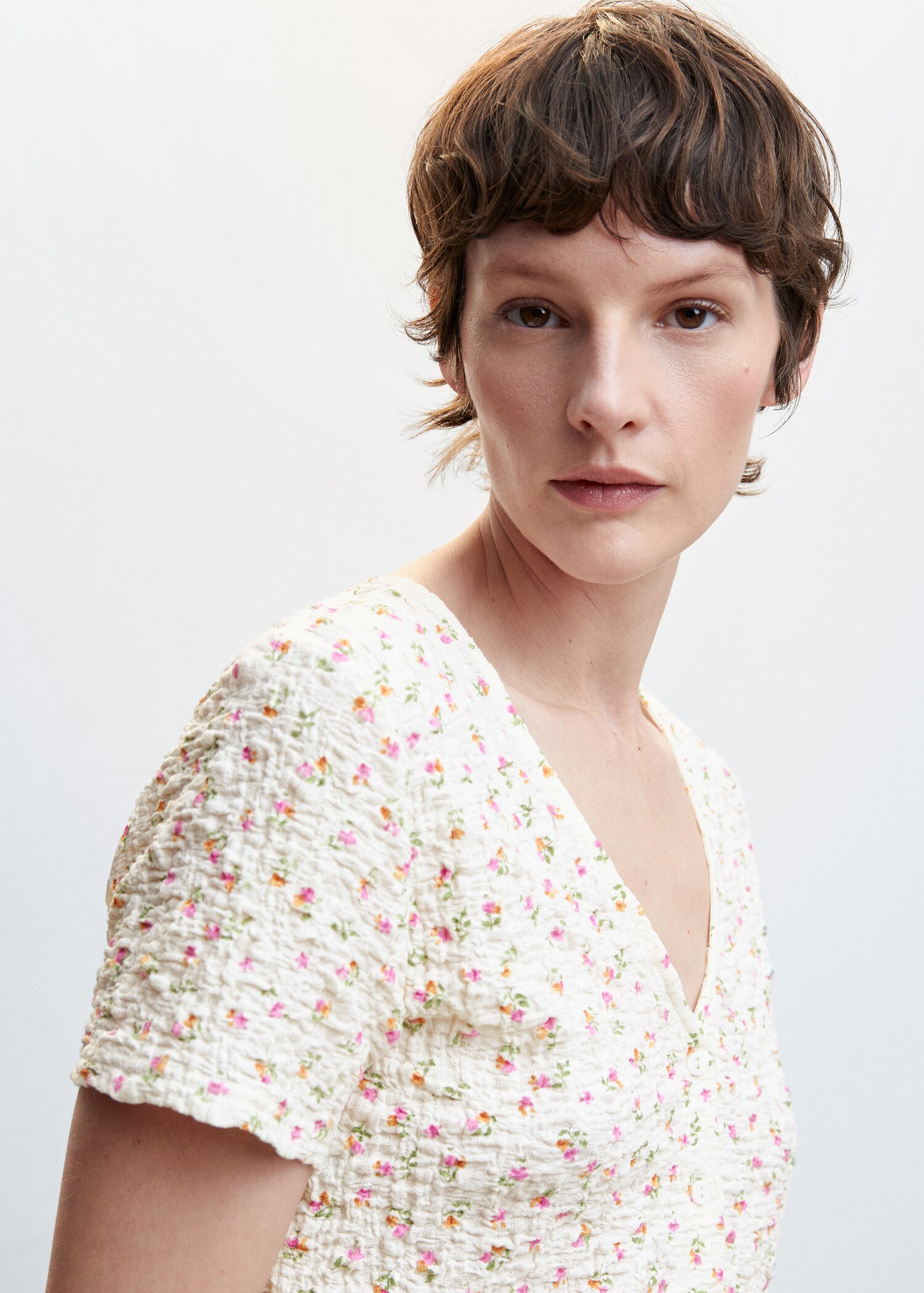 Textured t-shirt with buttons - Details of the article 1