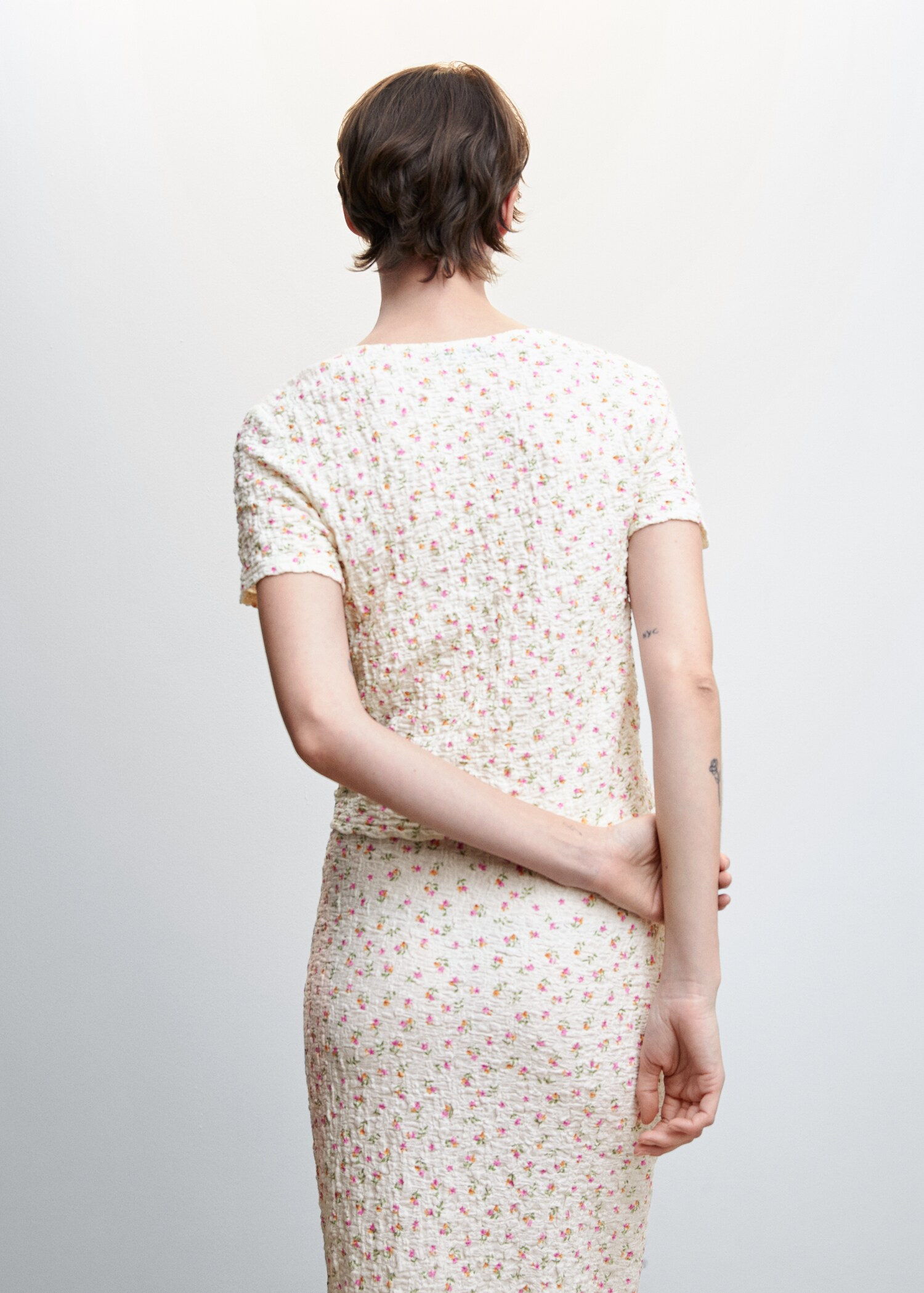 Textured t-shirt with buttons - Reverse of the article