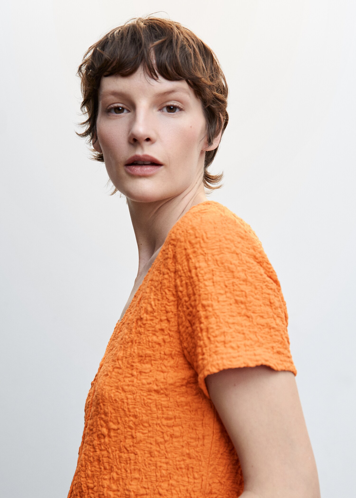 Textured t-shirt with buttons - Details of the article 1
