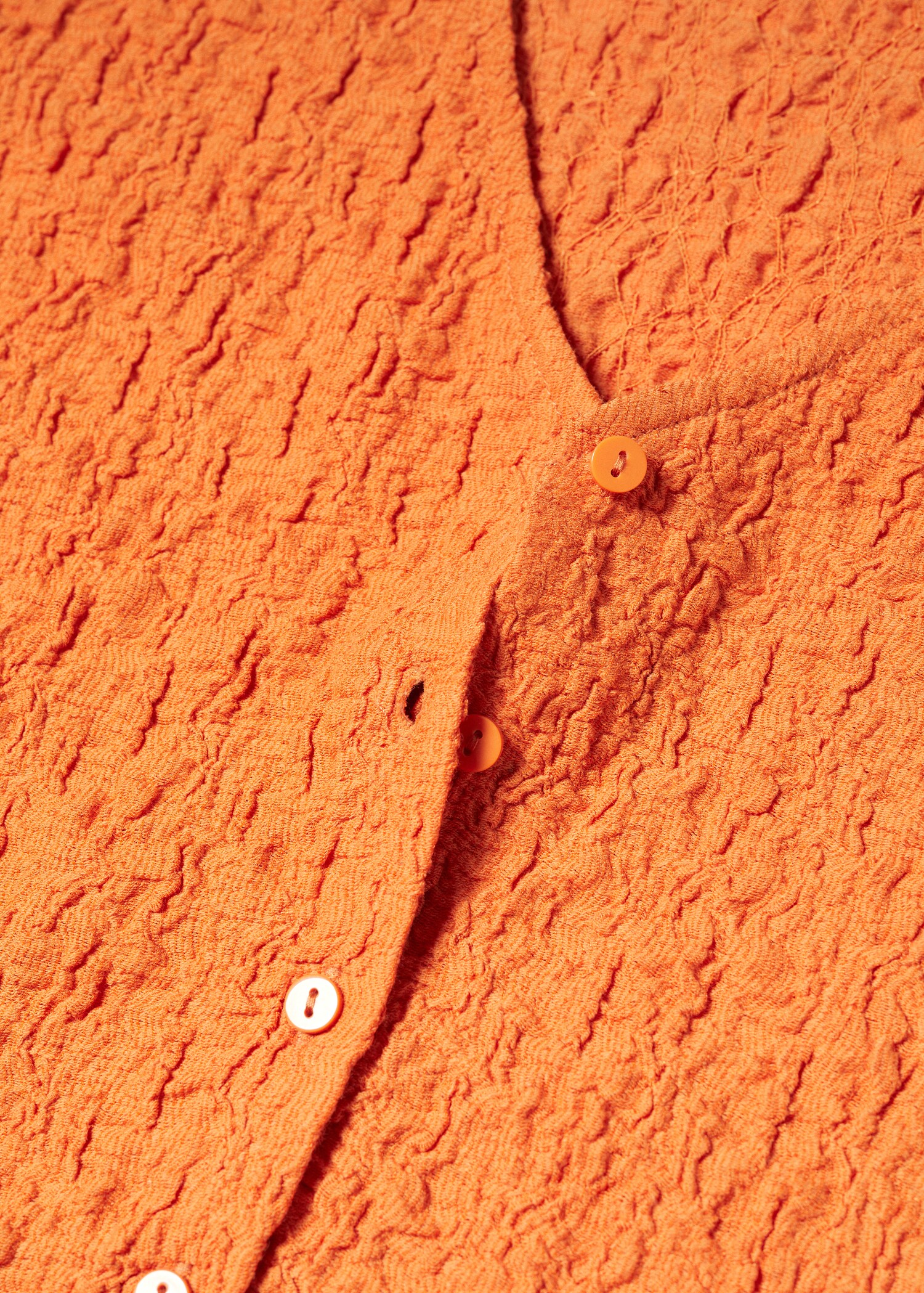 Textured t-shirt with buttons - Details of the article 8