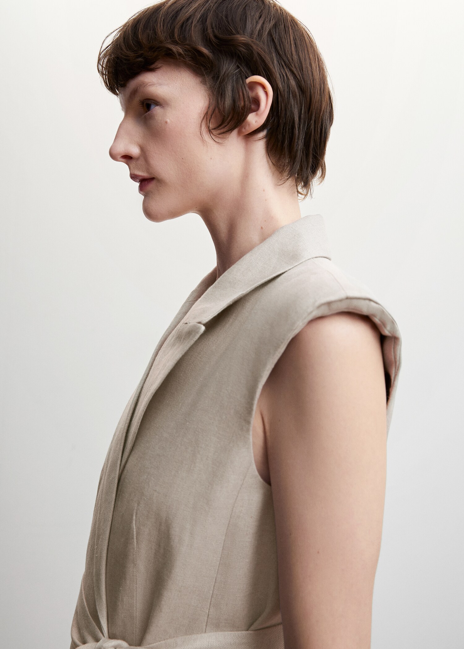 Linen vest with bow - Details of the article 1