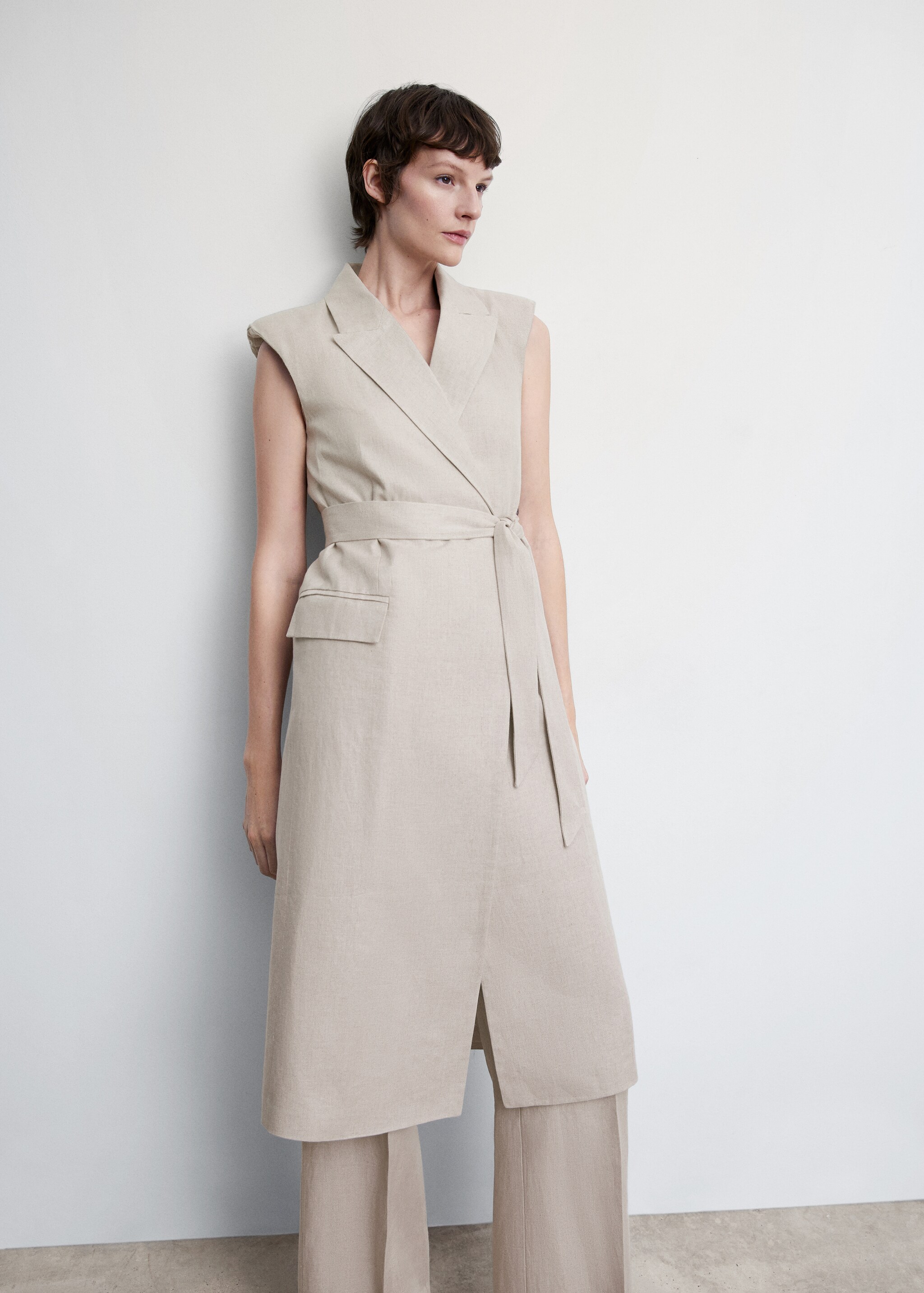 Linen waistcoat with bow - Details of the article 6