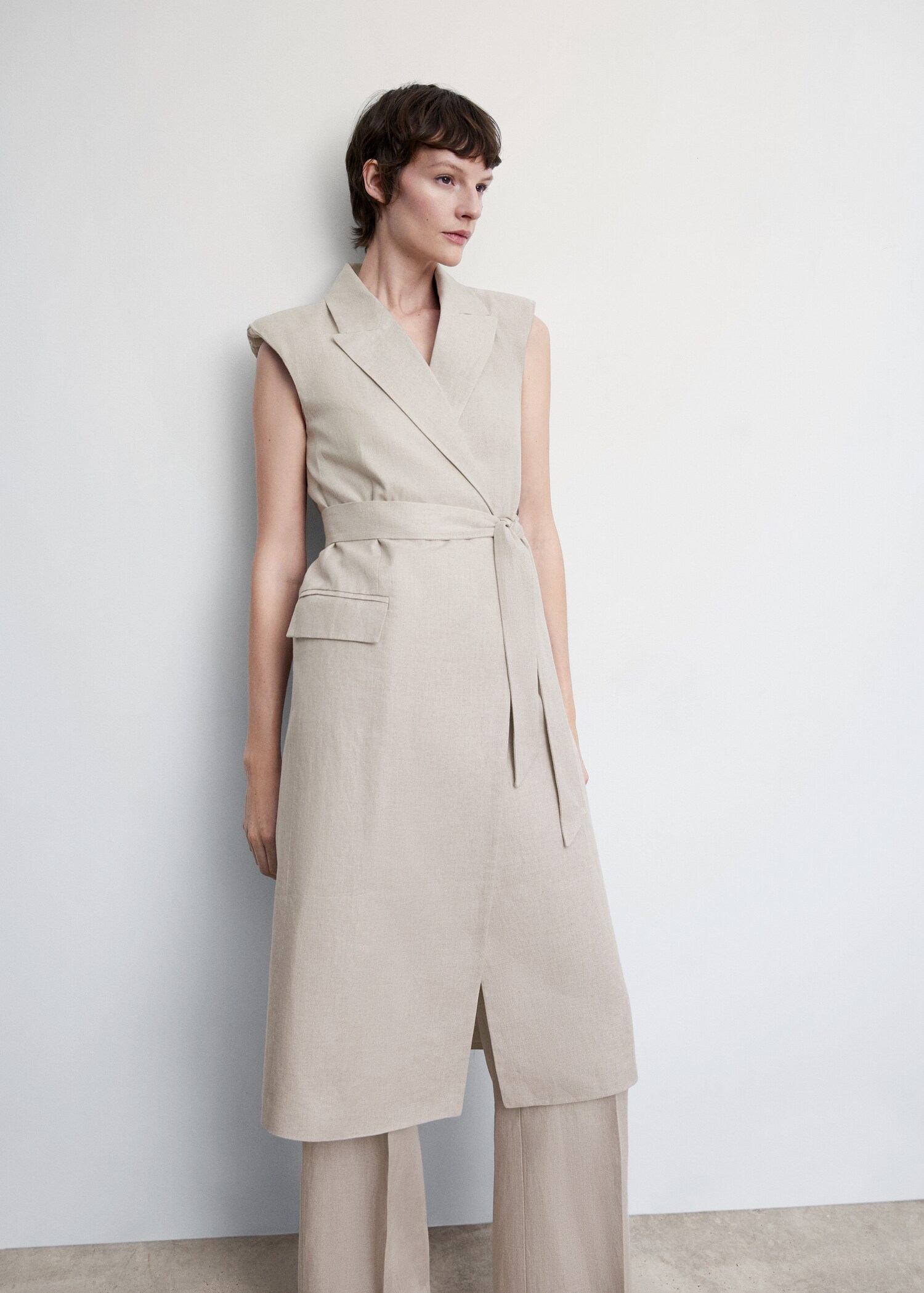 Linen vest with bow - Details of the article 6