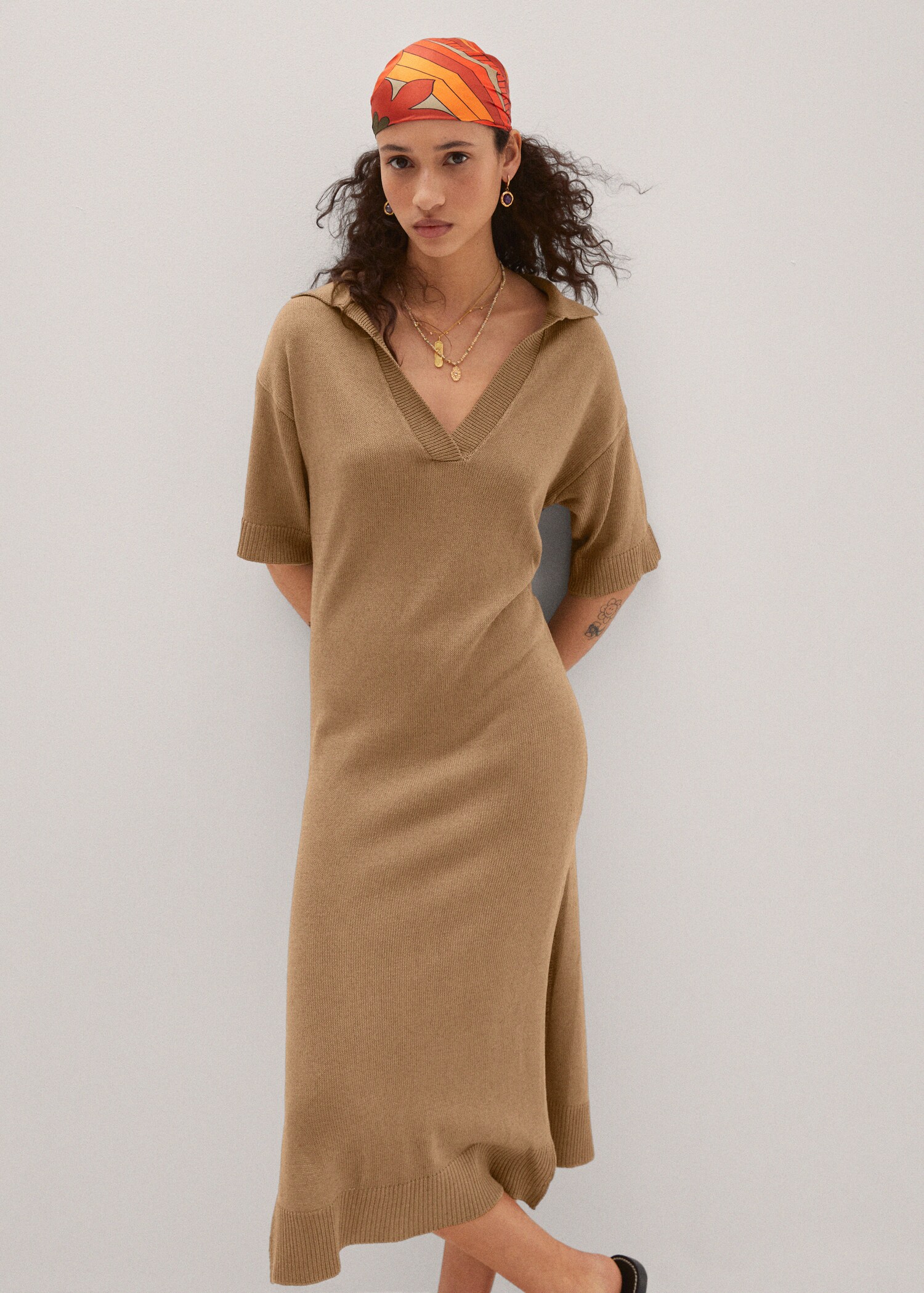 Vestido punto aberturas - Plano medio