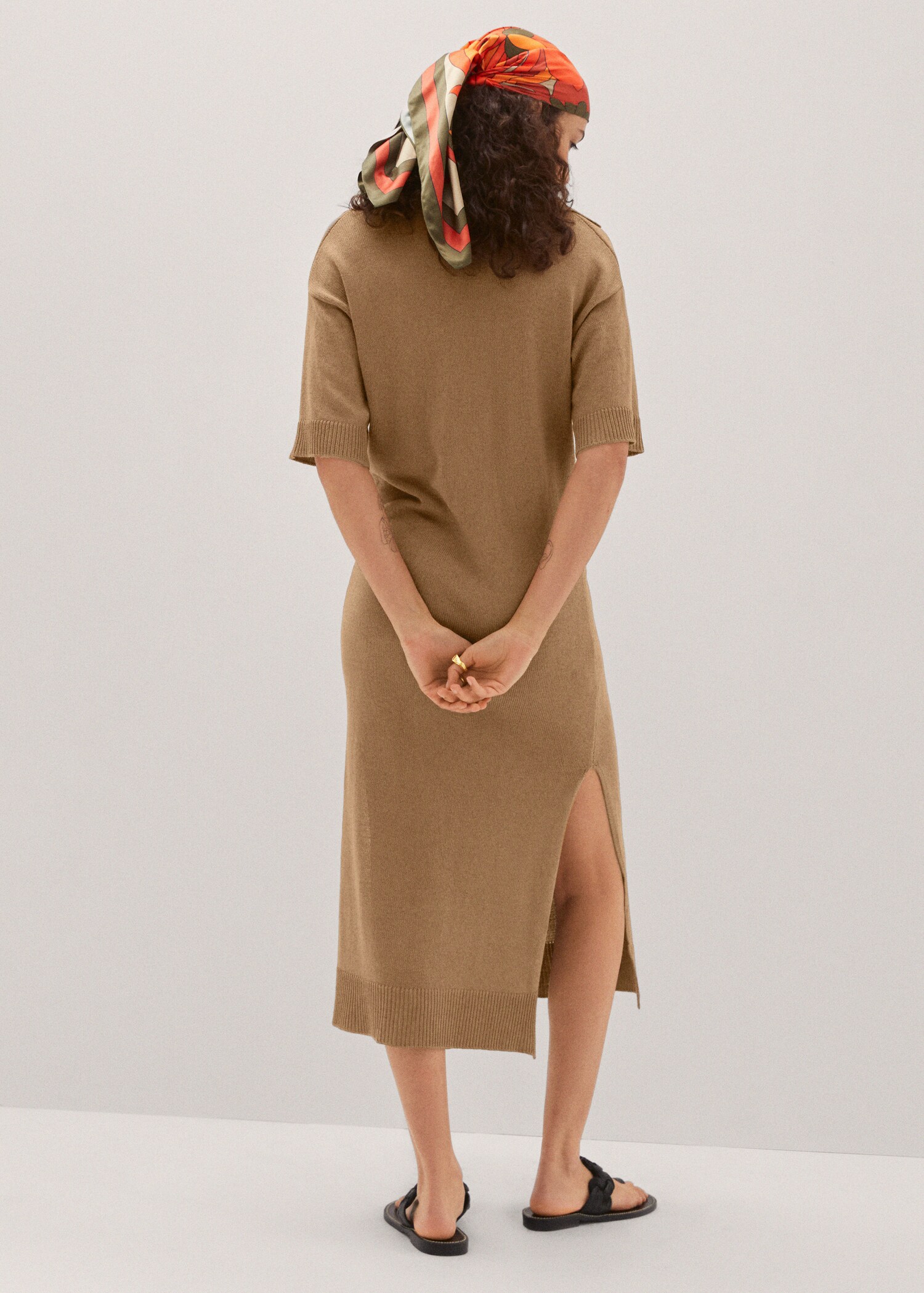 Vestido punto aberturas - Reverso del artículo