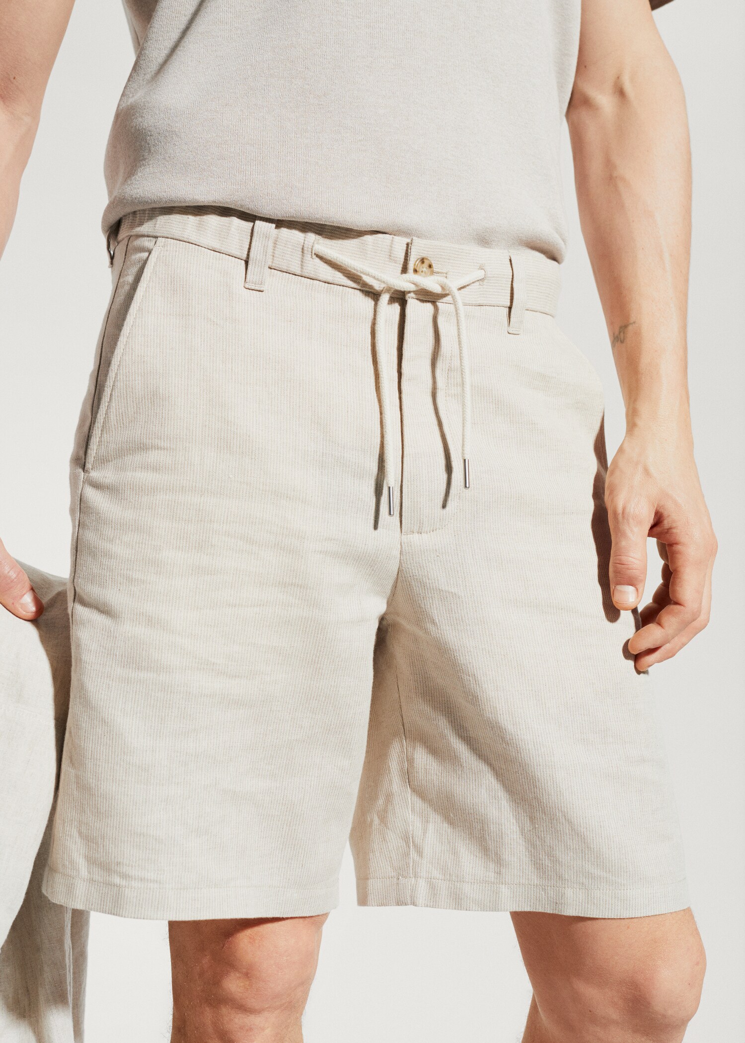 Drawstring cotton linen Bermuda short - Details of the article 1