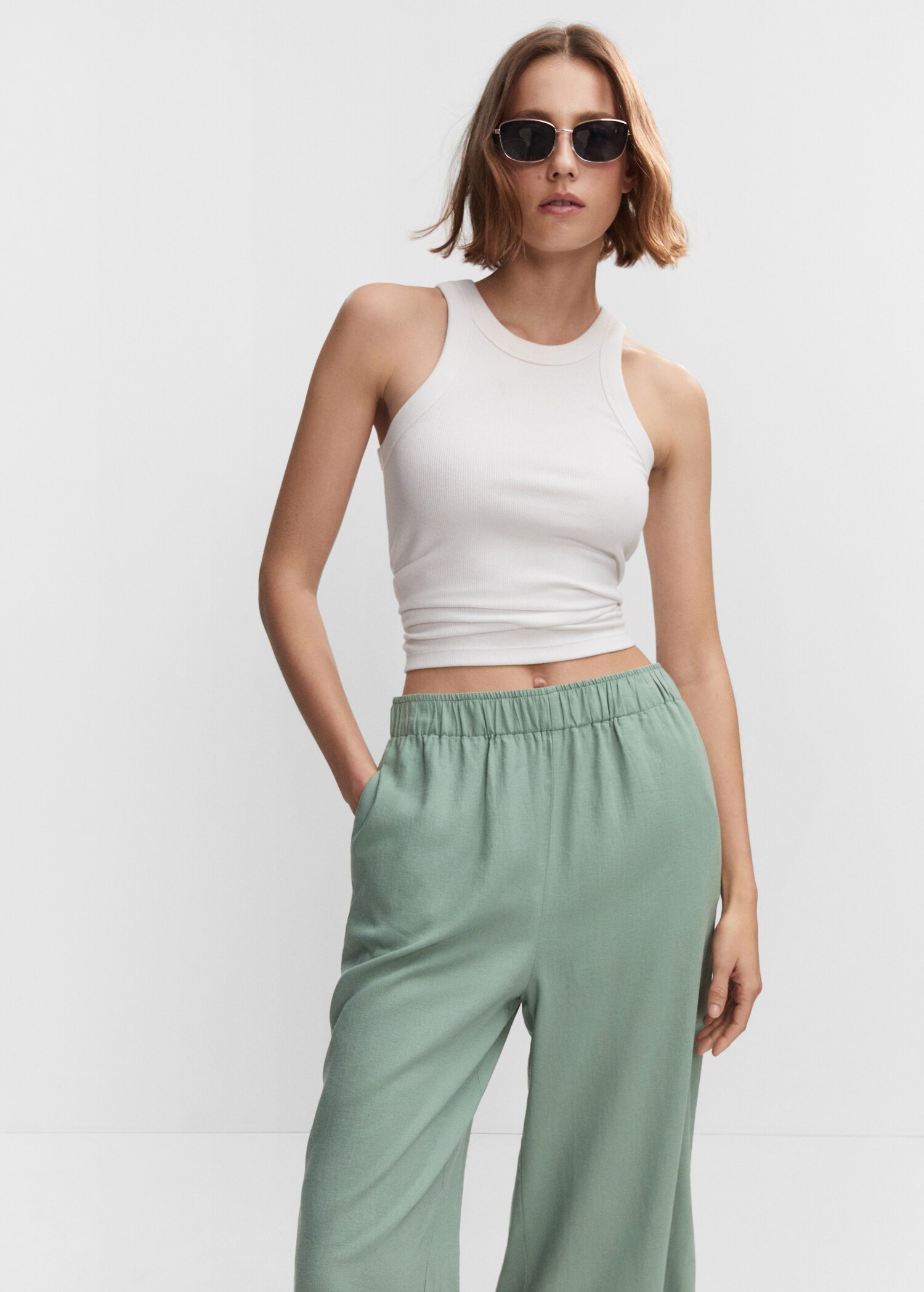 Pantalón culotte lino - Plano medio