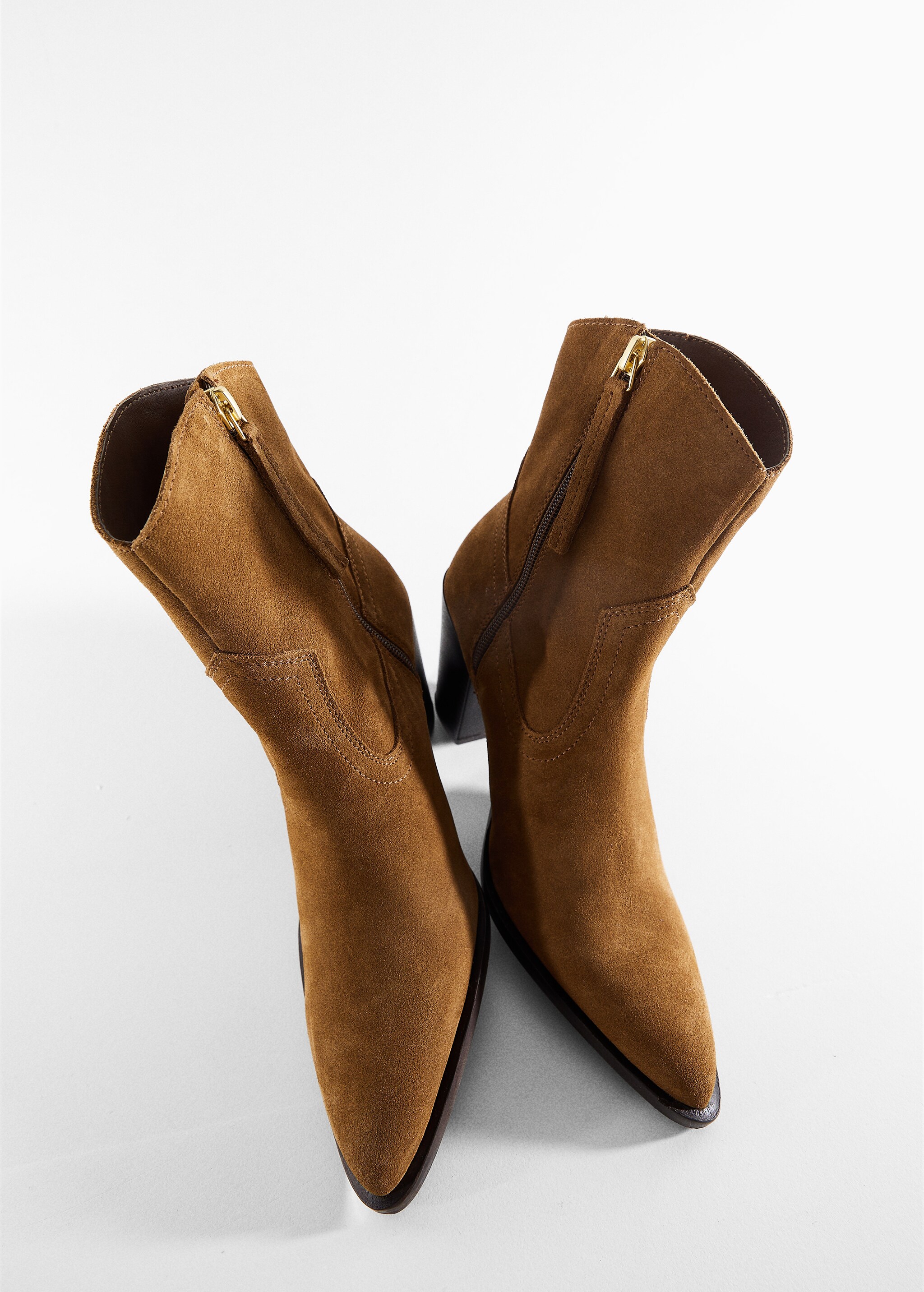 Suede leather ankle boots - Details of the article 5