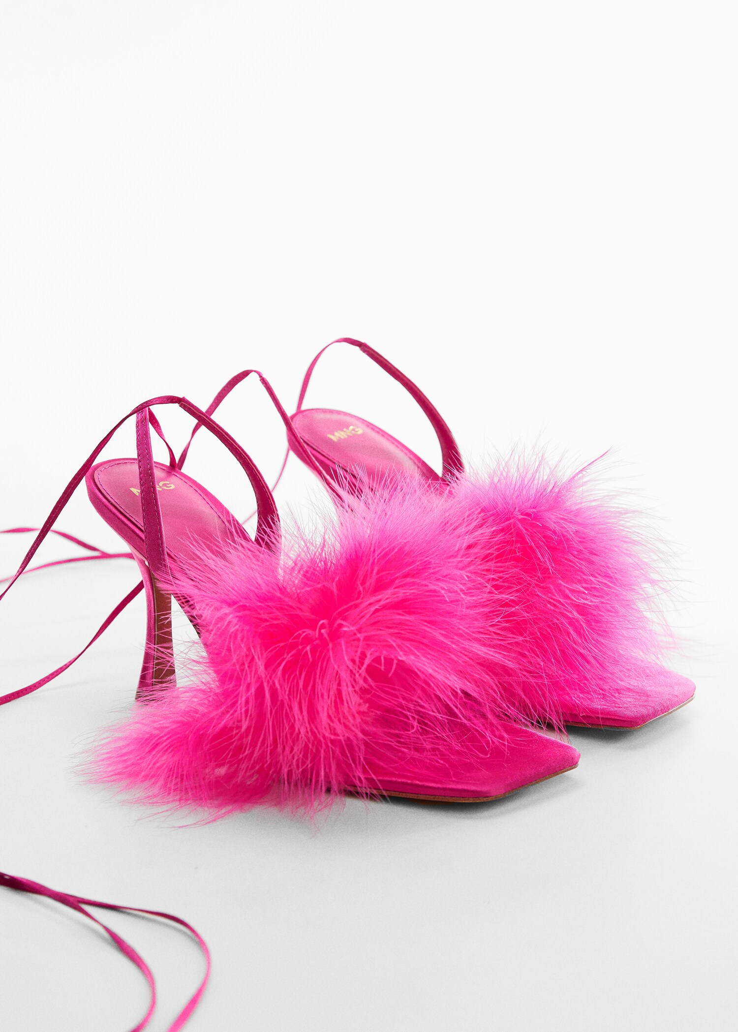 Sandals with feather decoration - Medium plane