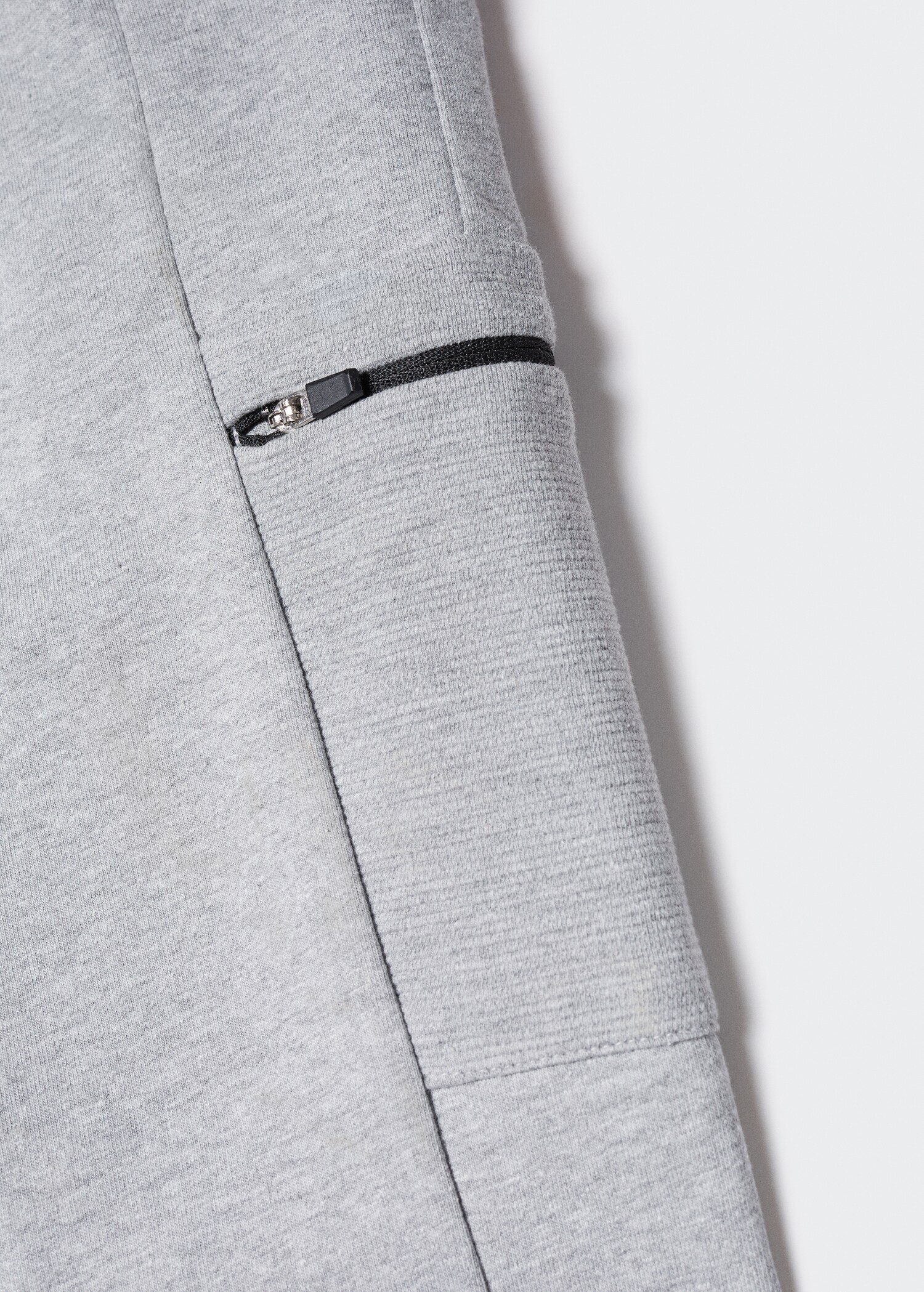 Baumwoll-Joggerpants mit Reißverschlüssen - Detail des Artikels 8