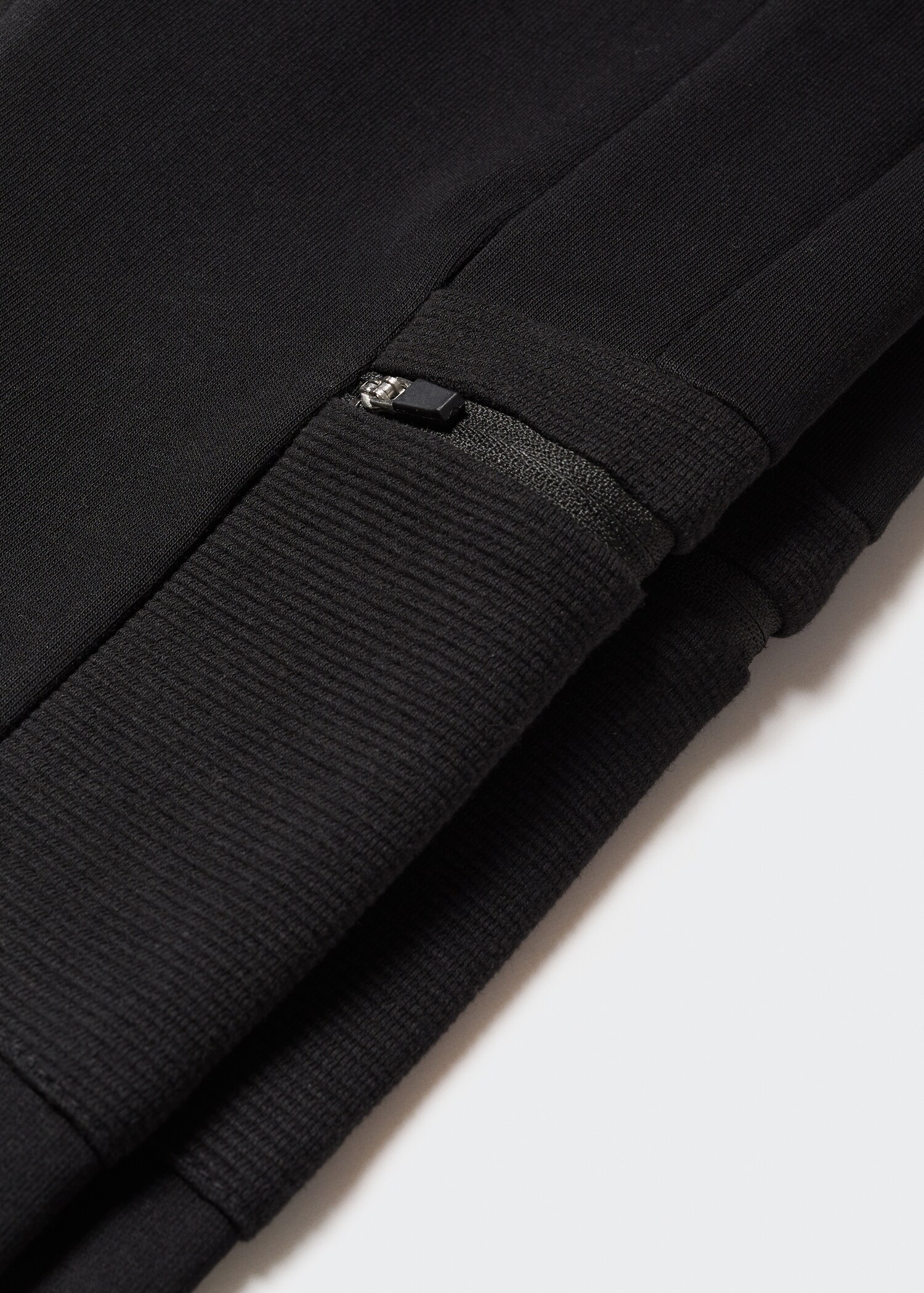 Baumwoll-Joggerpants mit Reißverschlüssen - Detail des Artikels 8