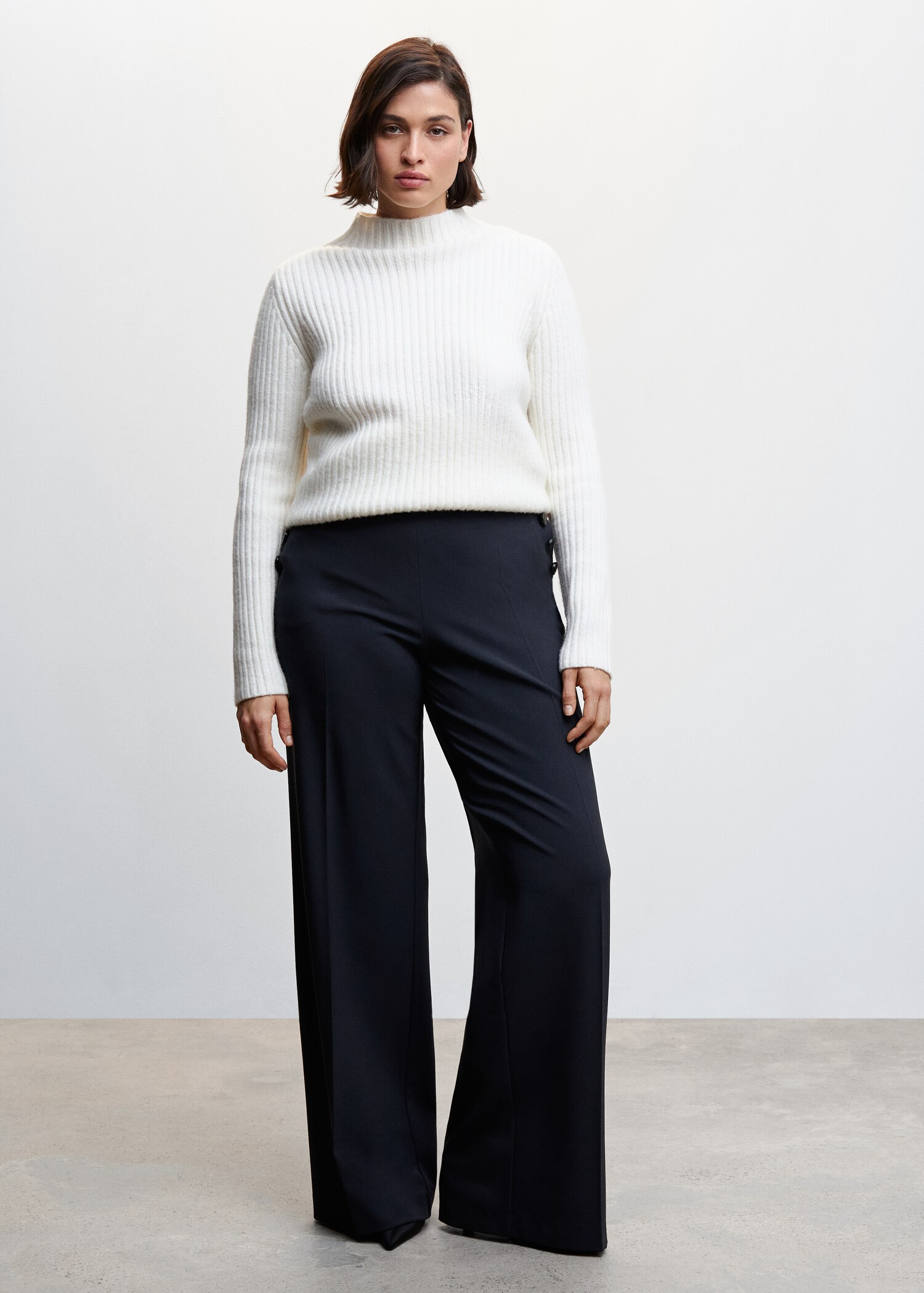 Side buttons trousers - Details of the article 3