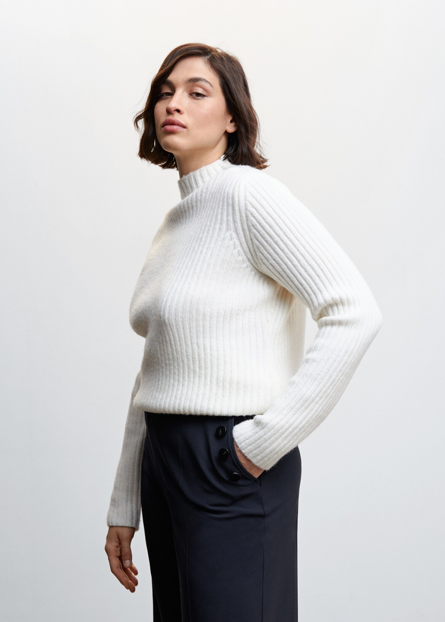 Side buttons trousers - Details of the article 5
