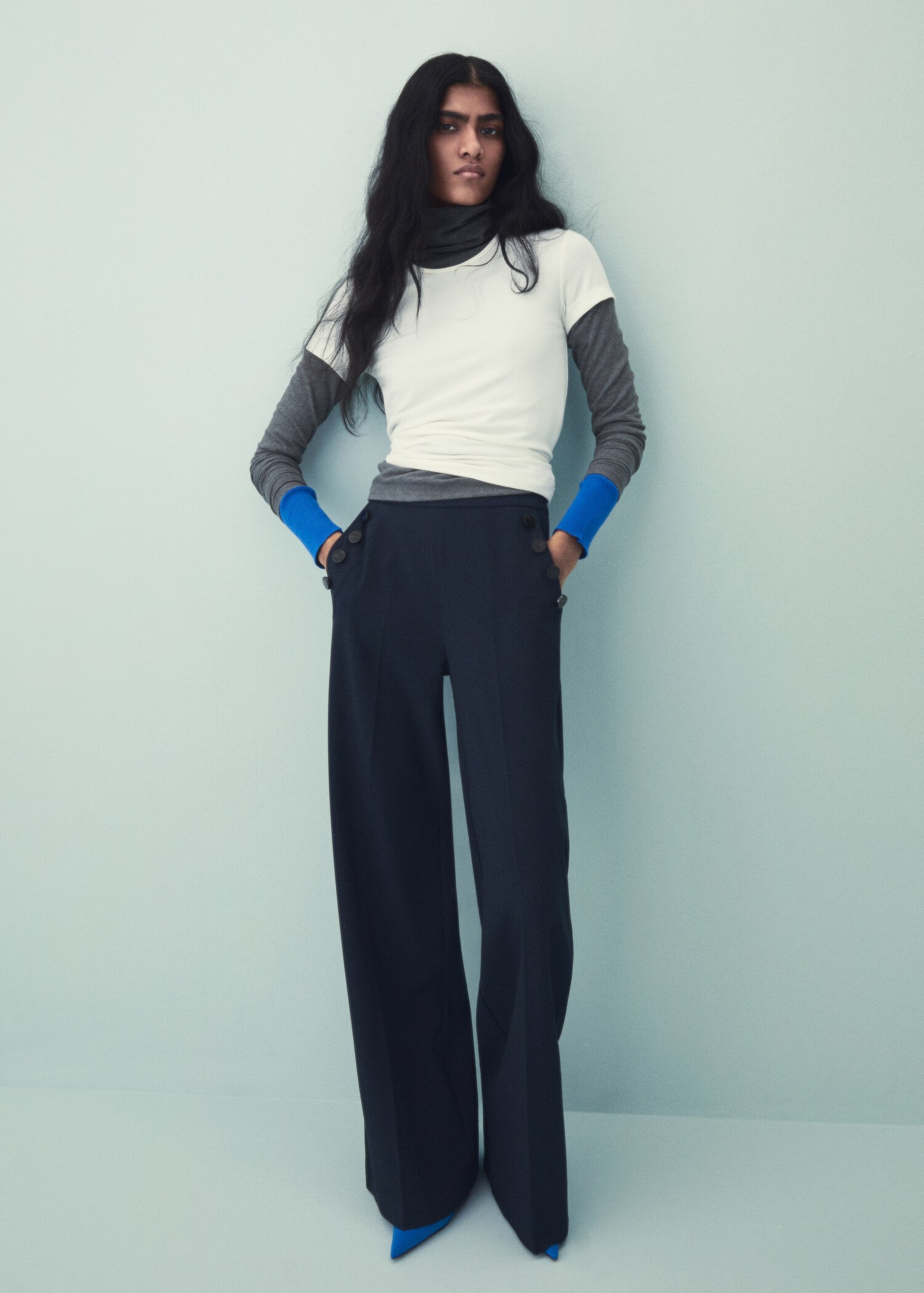 Side buttons trousers - Details of the article 6