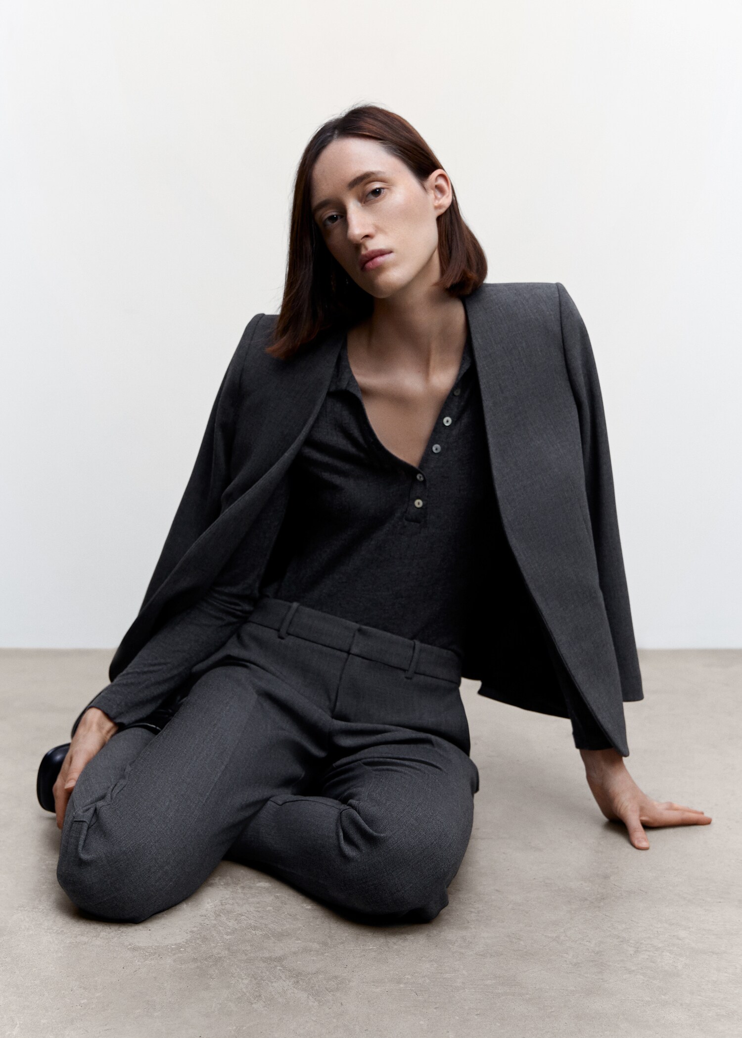 Collarless suit blazer - Details of the article 2
