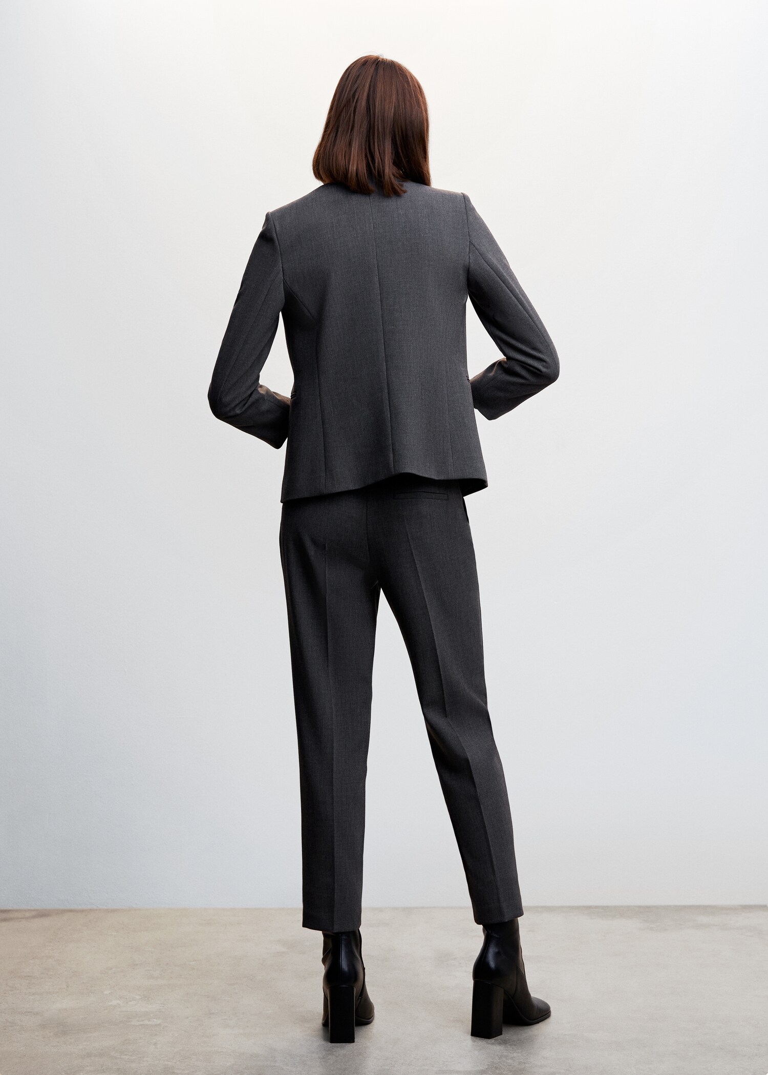 Collarless suit blazer - Reverse of the article