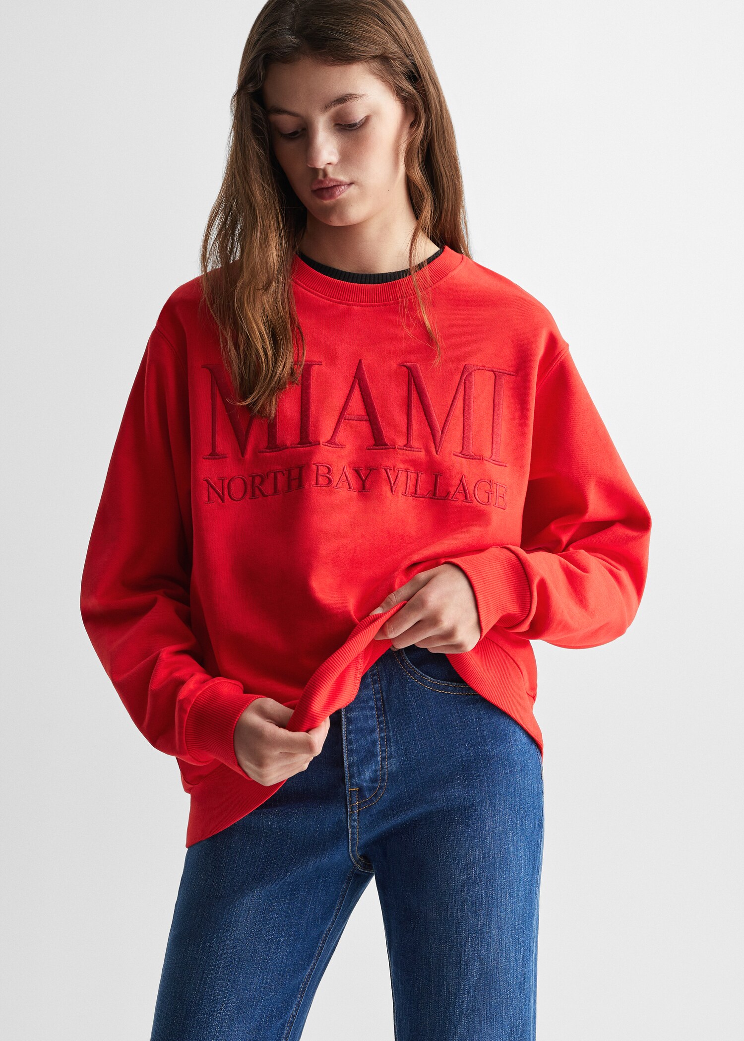 Sweat-shirt brodé coton bio - Plan moyen