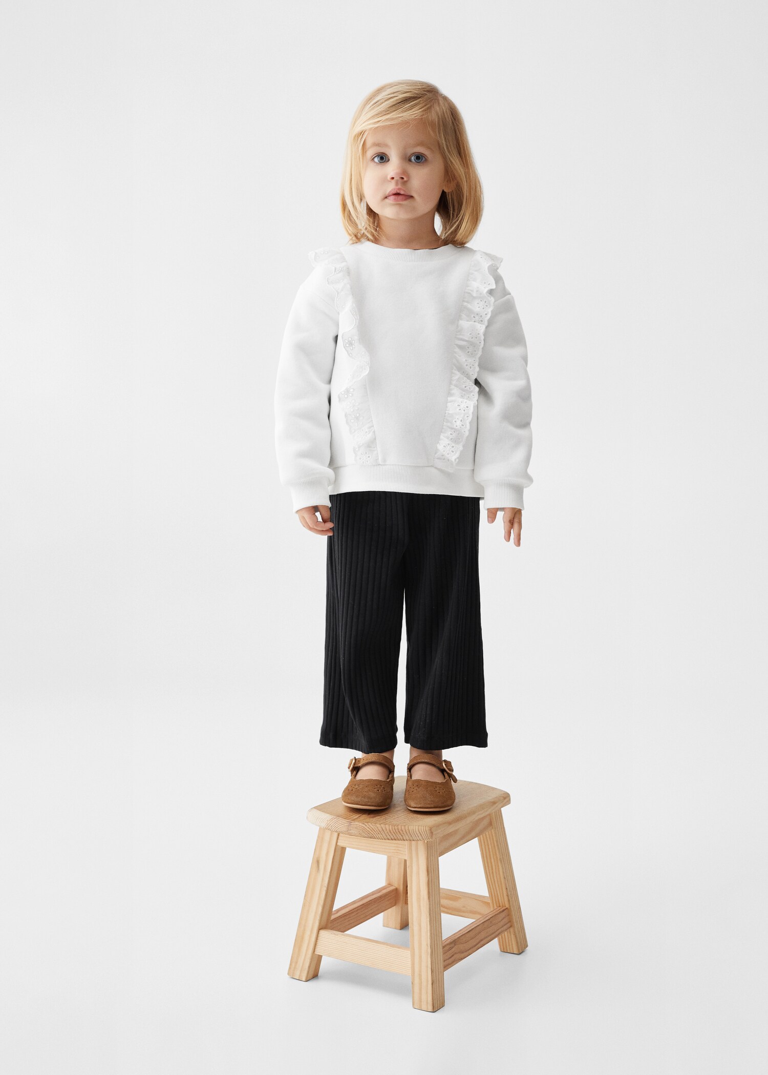 Ruffle sweatshirt with openwork details - Details of the article 2