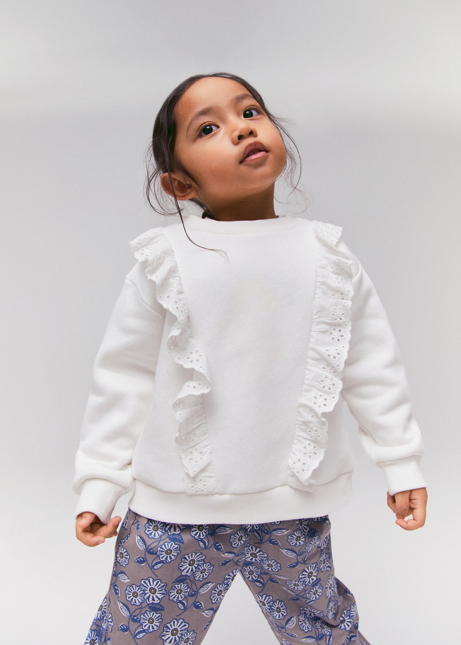Ruffle sweatshirt with openwork details - Details of the article 5