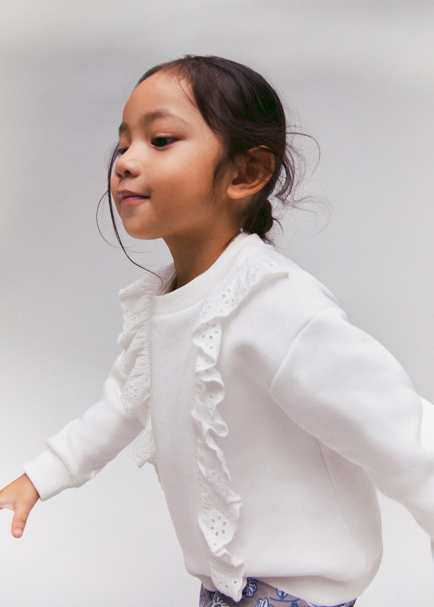 Ruffle sweatshirt with openwork details - Details of the article 6