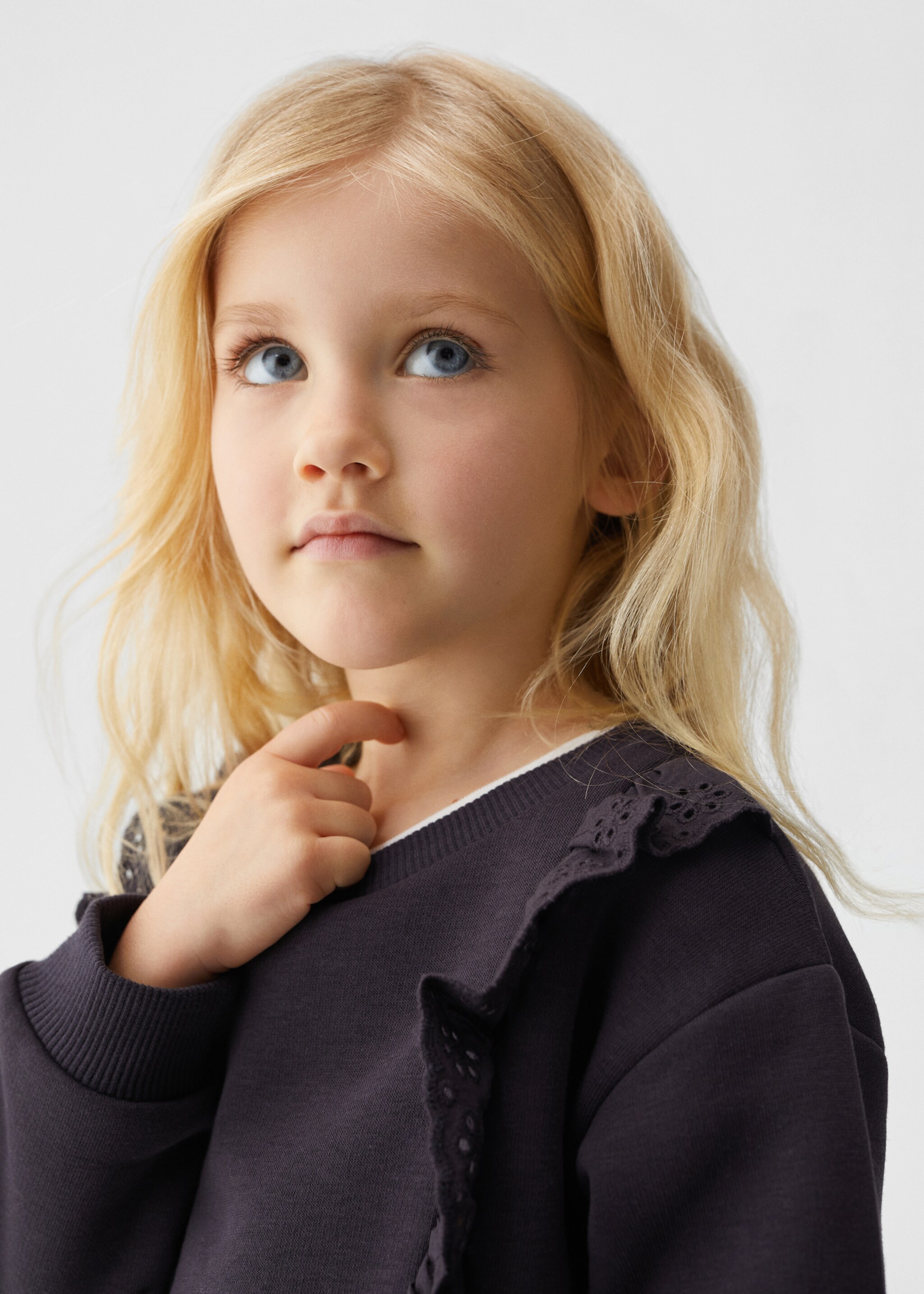 Sweatshirt met ruches en opengewerkte details - Detail van het artikel 1, Antraciet. Ref: 47072538-00.