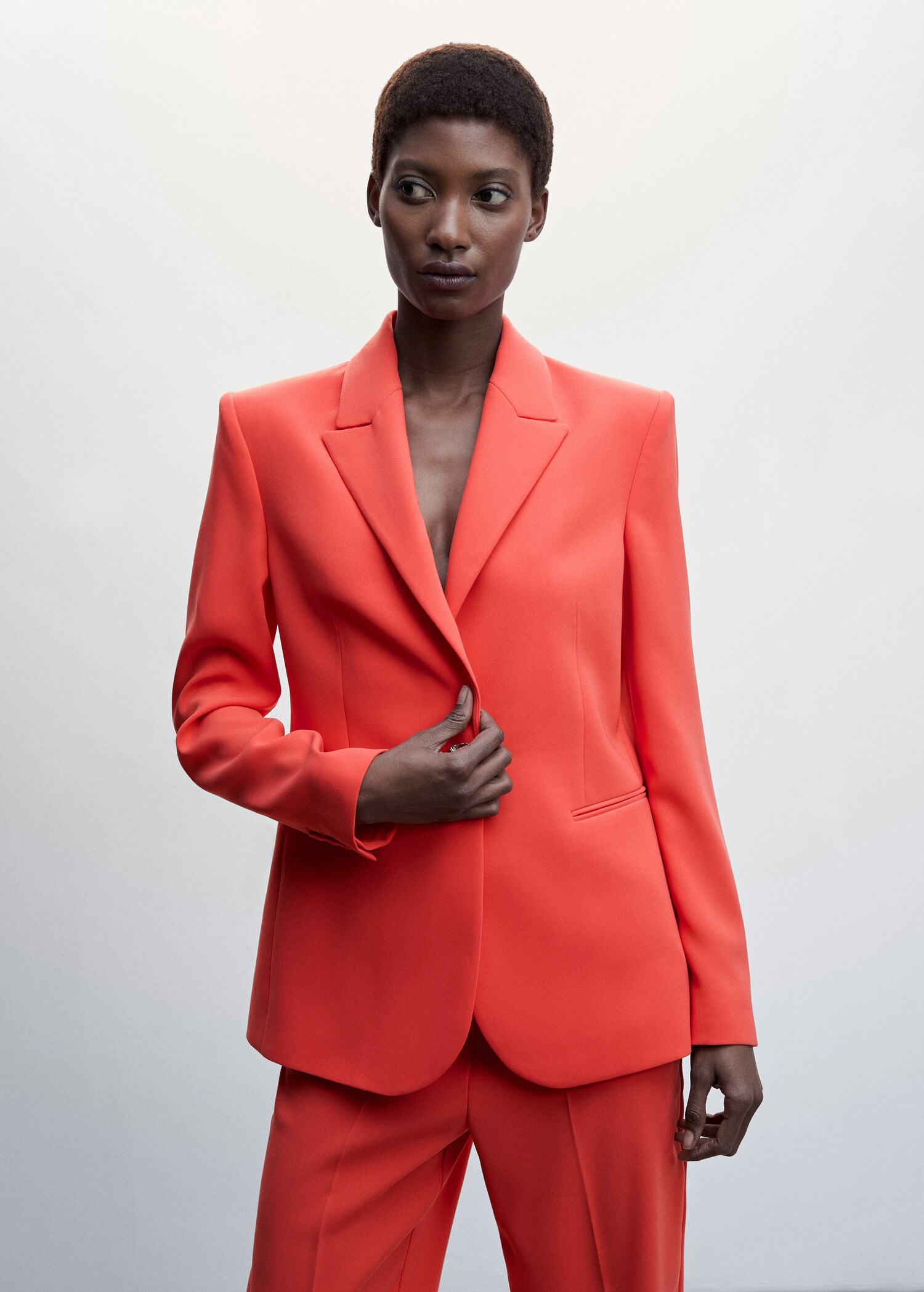 Veste costume bouton  - Plan moyen