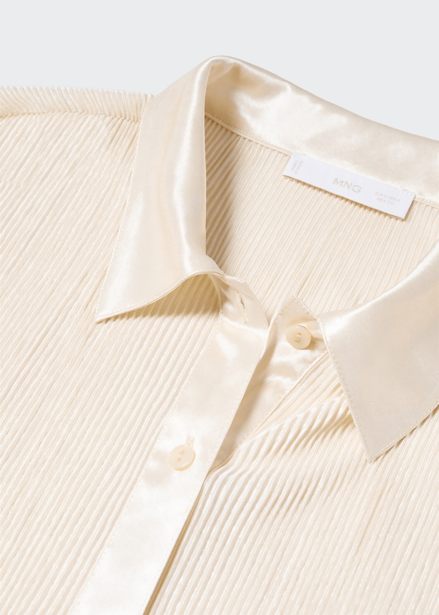 Pleated shirt - Details of the article 8
