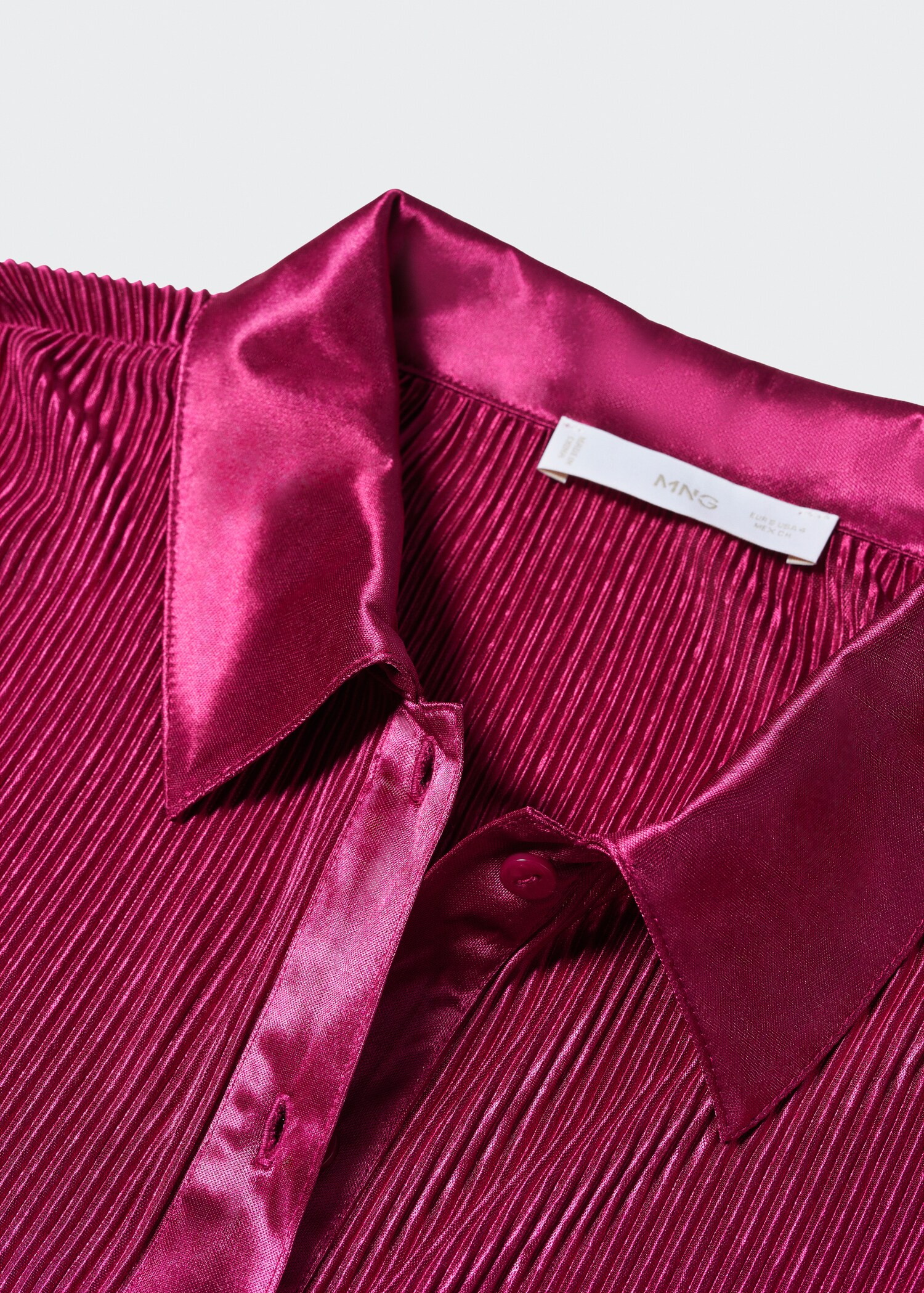 Pleated shirt - Details of the article 8