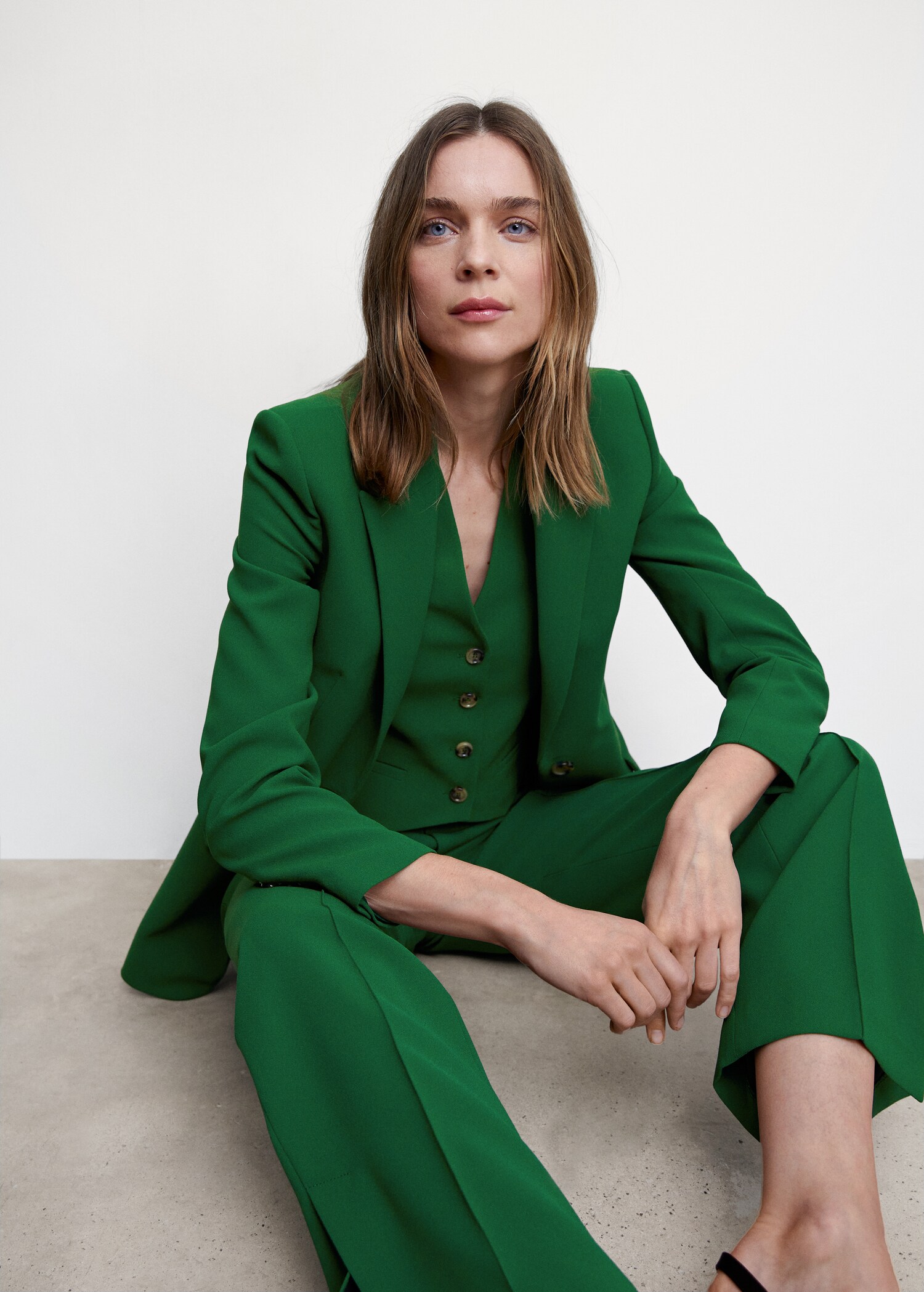 Suit vest with buttons - Details of the article 1