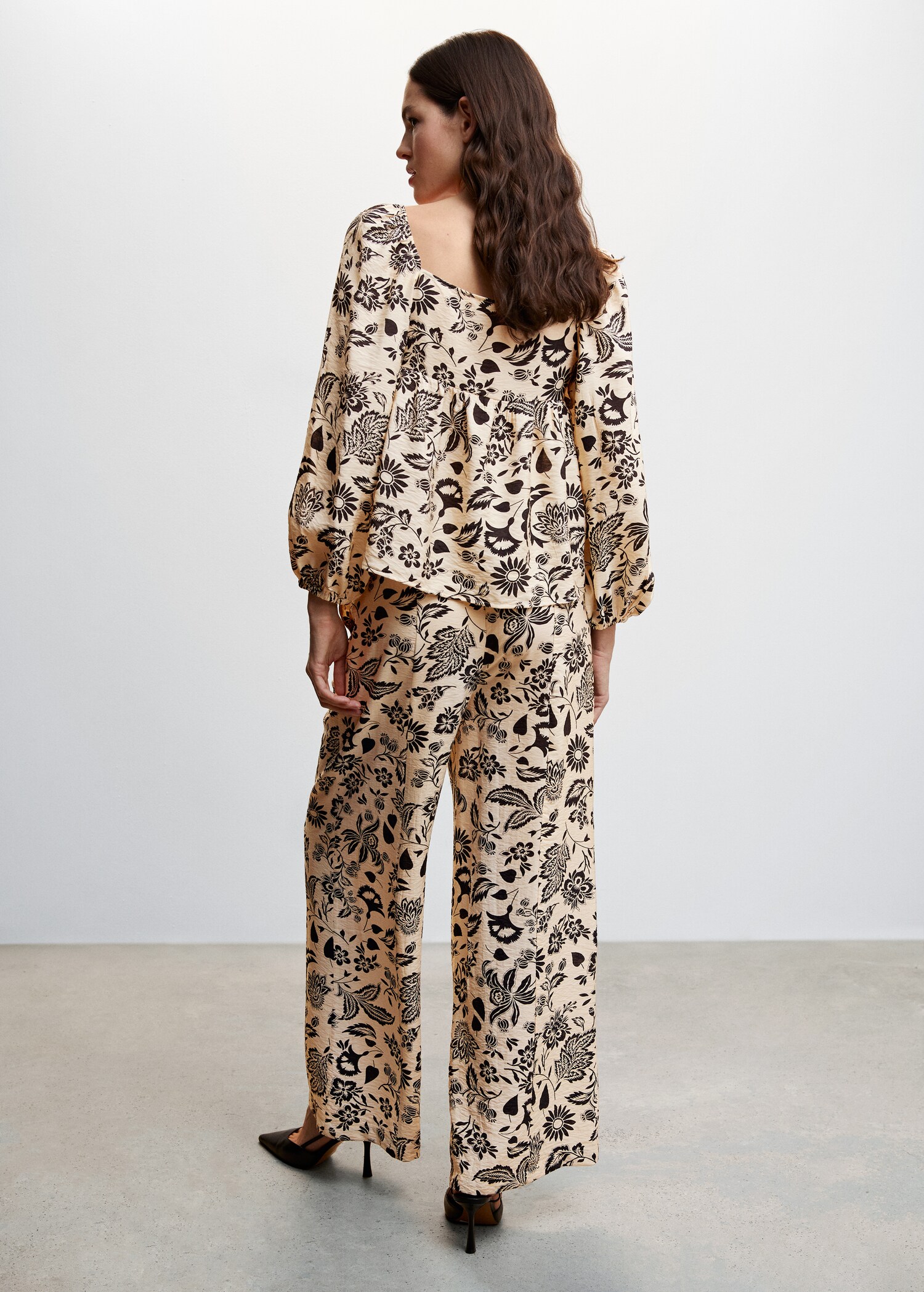 Textured flowy trousers - Reverse of the article