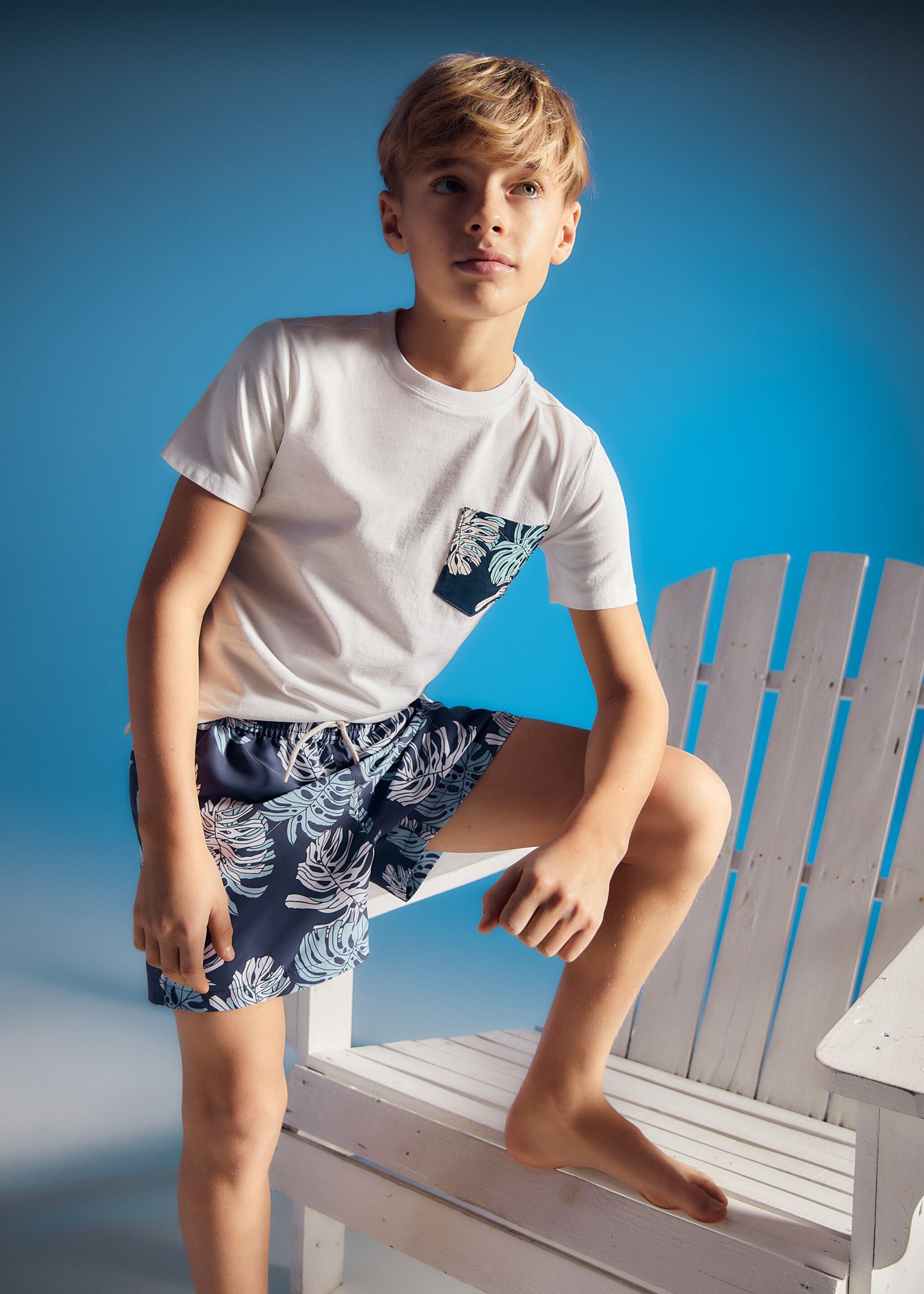 Banyador estampat fulles - Pla mig, Blau marí. Ref: 47074409-00.