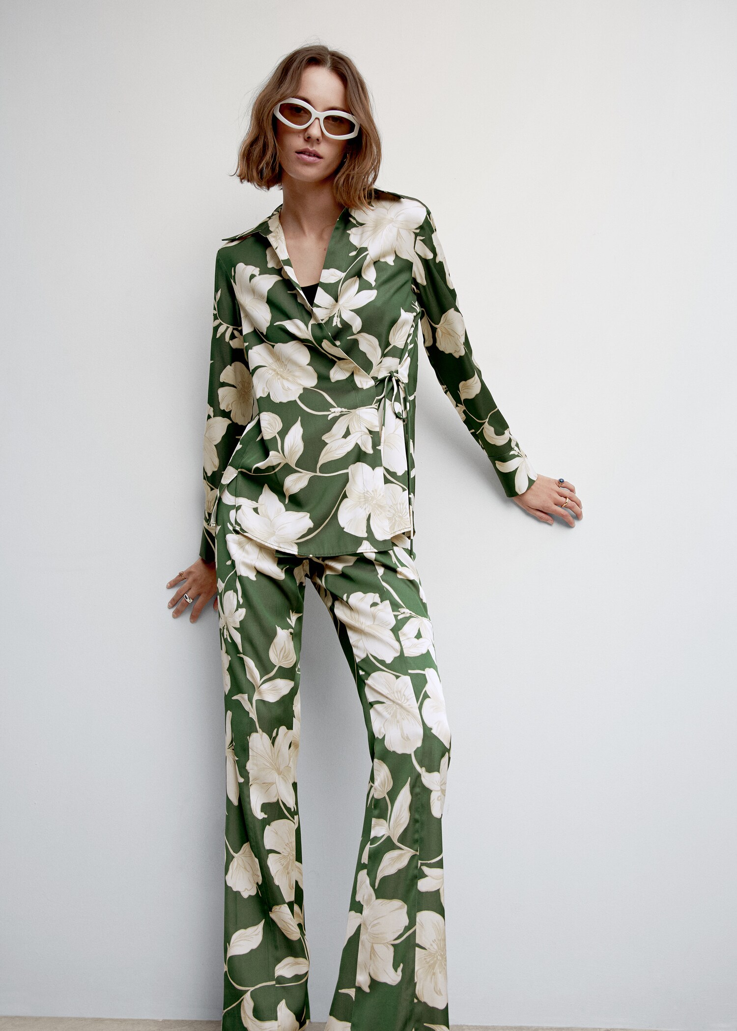 Blusa satinada floral - Detalle del artículo 2