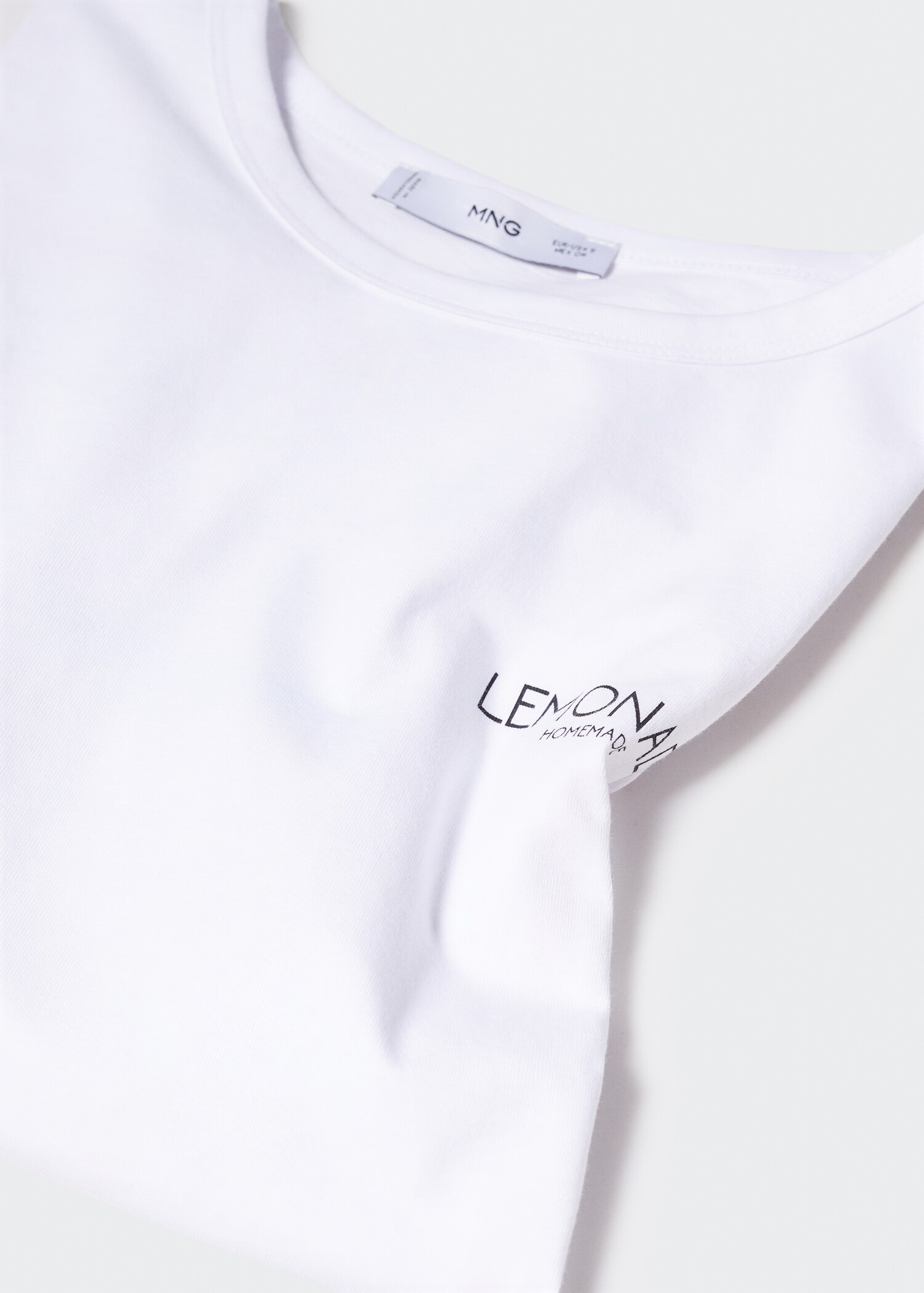 Short-sleeved printed t-shirt - Details of the article 8