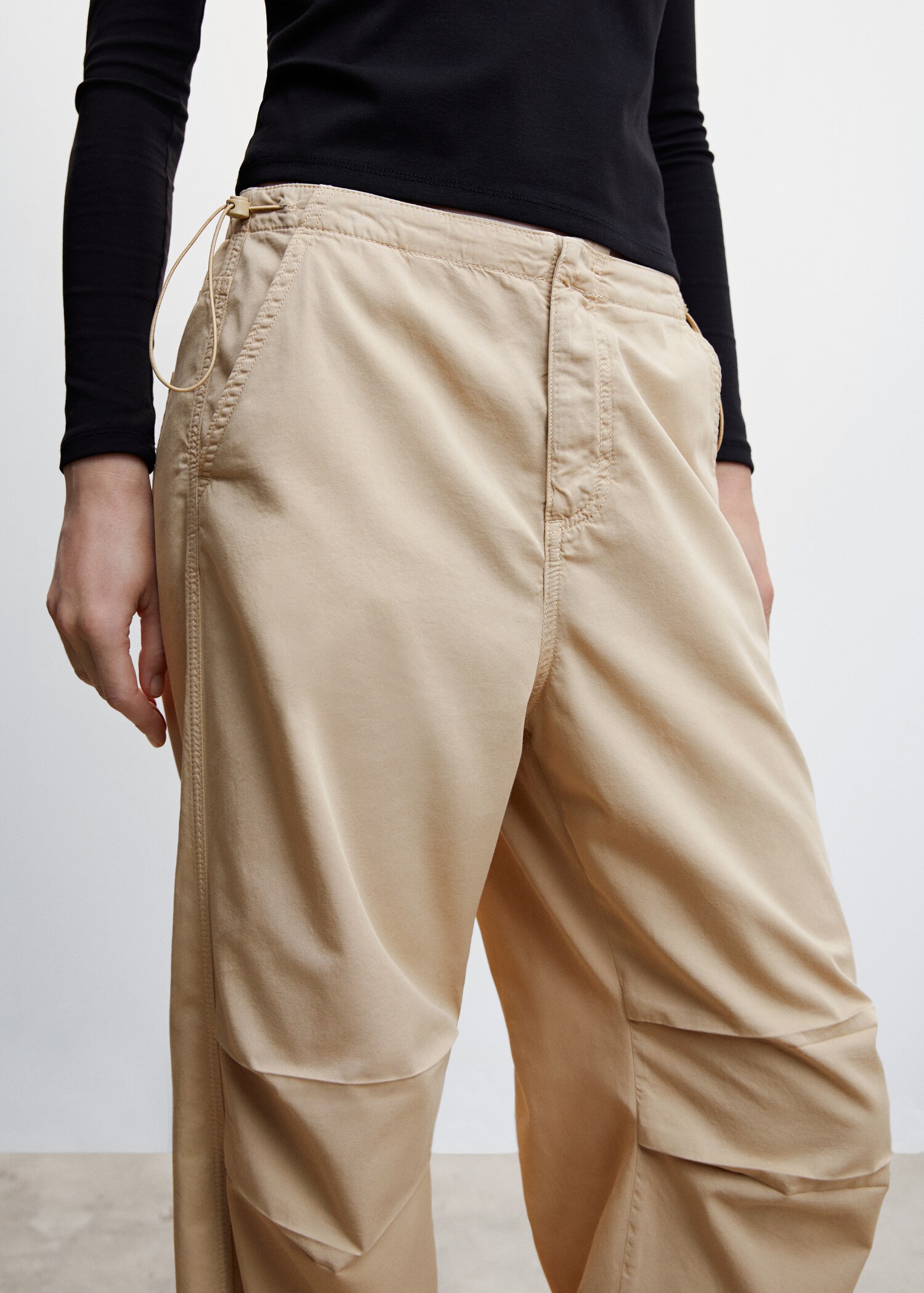 Parachute pants - Details of the article 6
