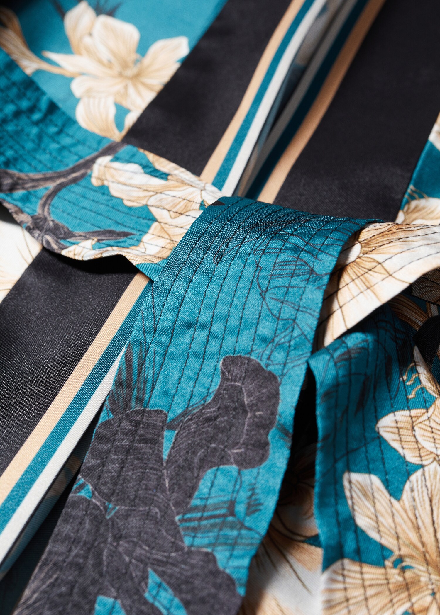 Kimono floral cierre lazo - Detalle del artículo 8