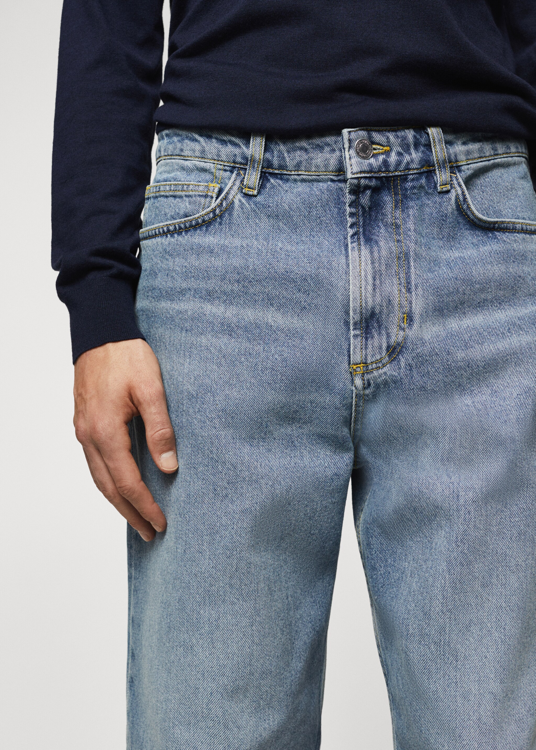 Tapered loose cropped jeans - Details of the article 1