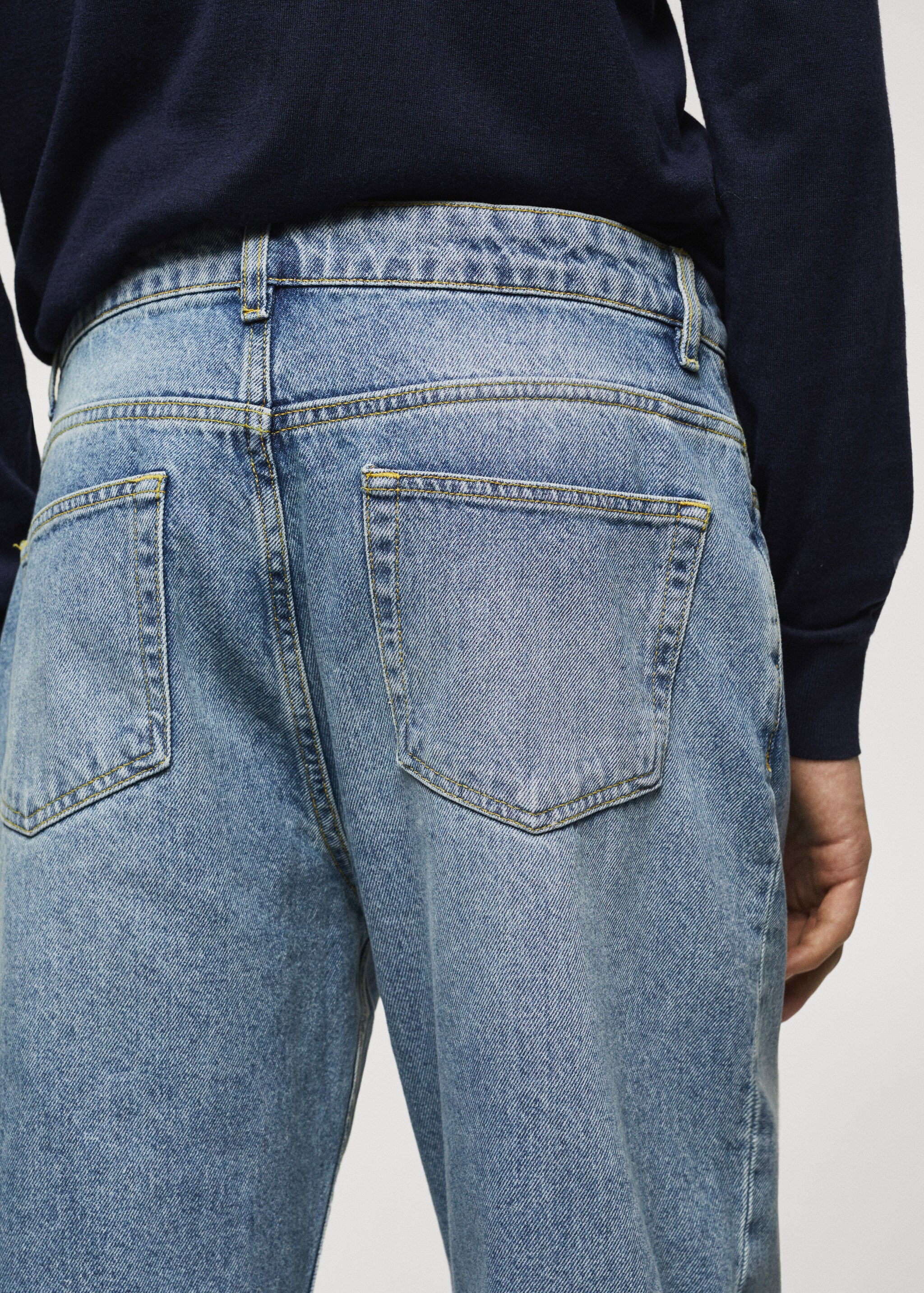 Tapered loose cropped jeans - Details of the article 2