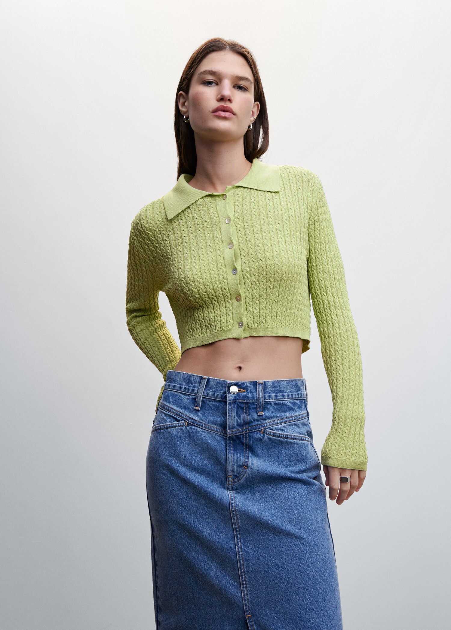 Crop-Cardigan mit Zopfmuster - Mittlere Ansicht