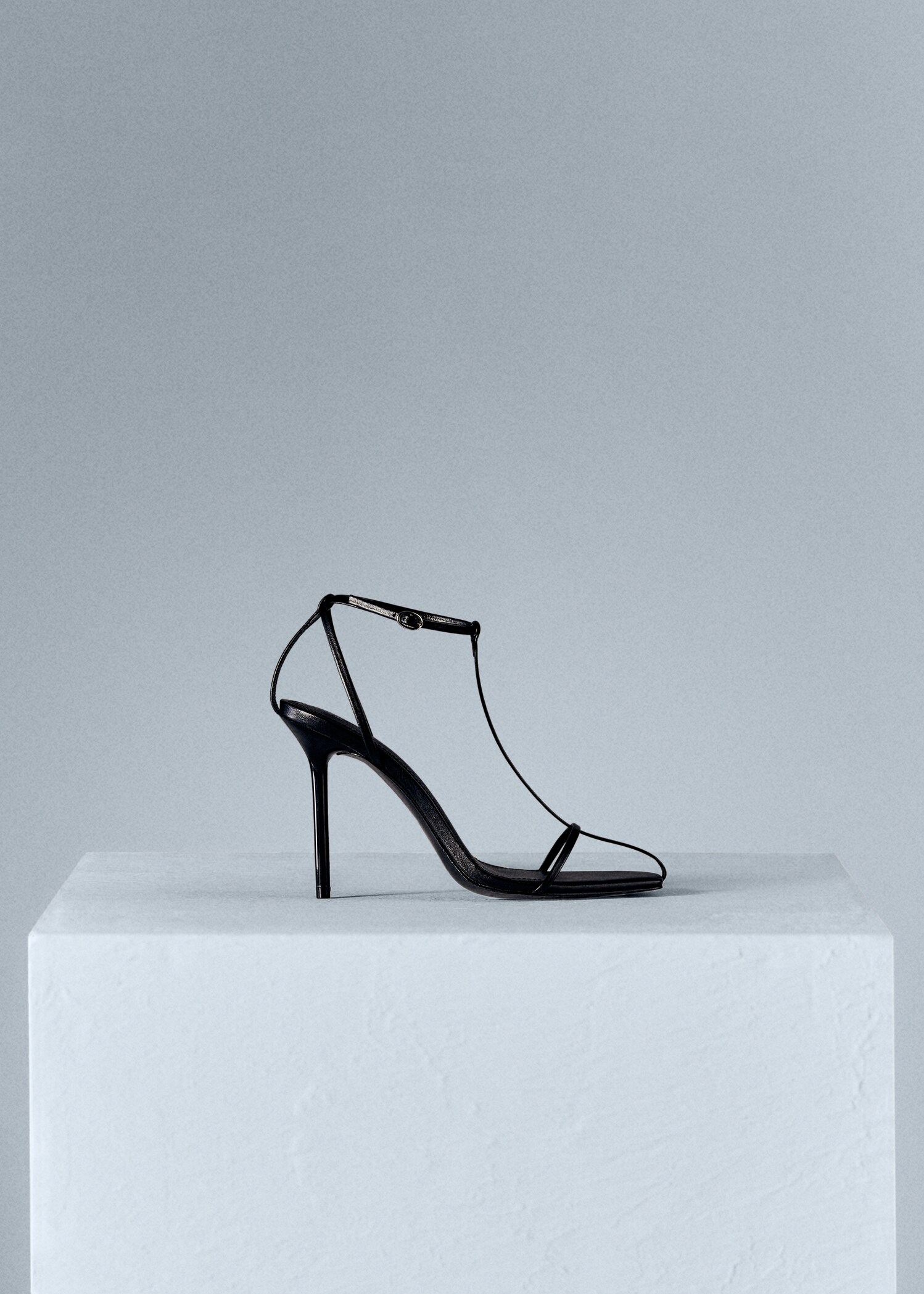 Heeled leather sandals with straps - Article without model
